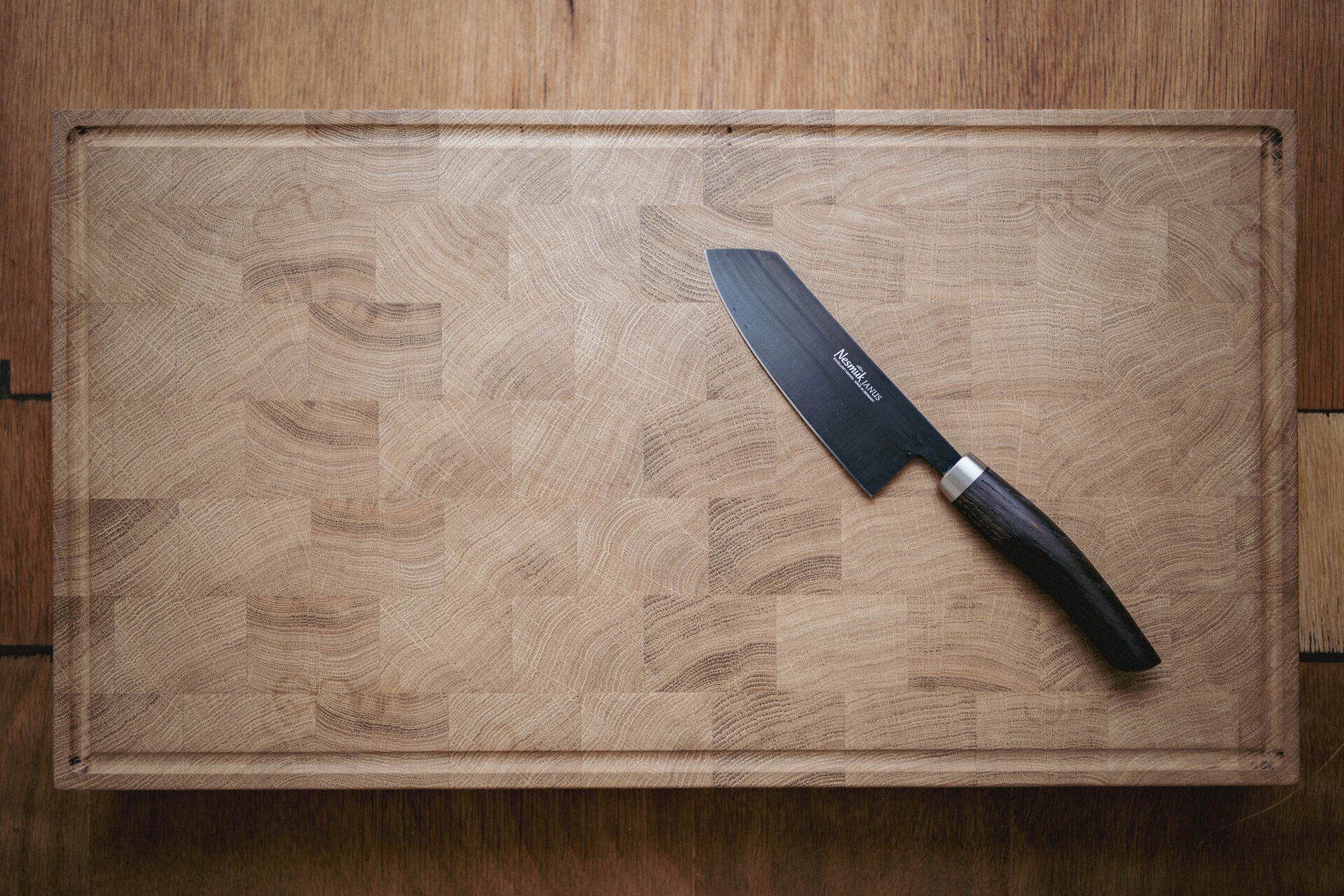 Schneidebrett Hirnholz Eiche, Nesmuk Messer Ebenholzgriff, Schneidebrett