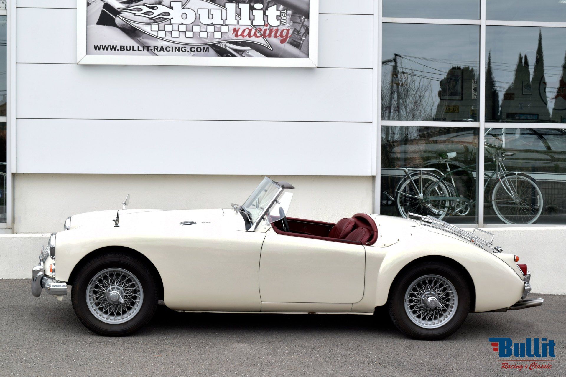 MGA 1961 vue de profil droit
