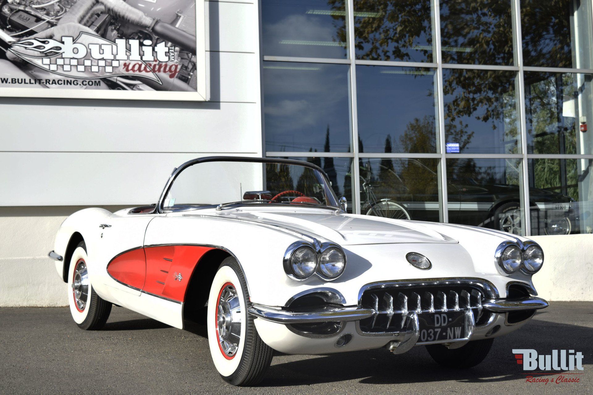 Chevrolet Corvette C1 cabriolet 1960 vue 3/4 avant droit