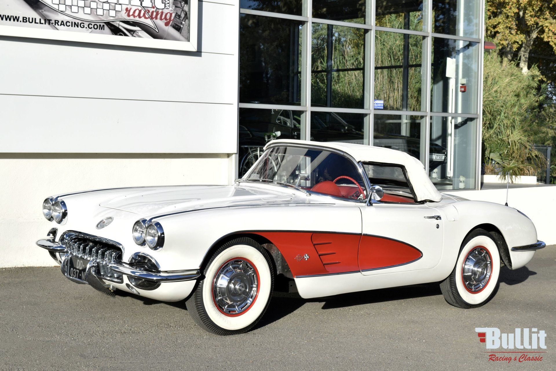 Triumph TR4 cabriolet, 1962, couleur rouge et intérieur noir et passepoil blanc