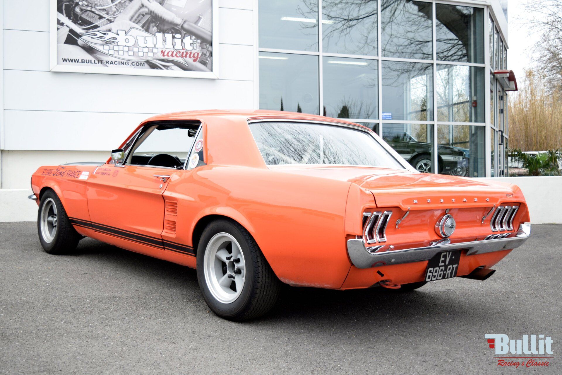 Mustang coupé prépa groupe 2 - 1967 vue de 3/4 arrière gauche