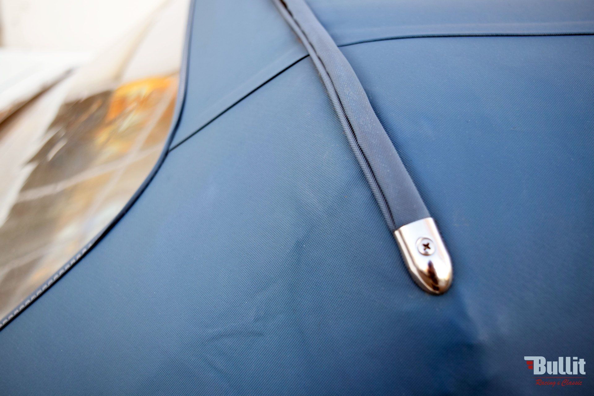 détail capote FORD Mustang cabriolet 289 code A 1965