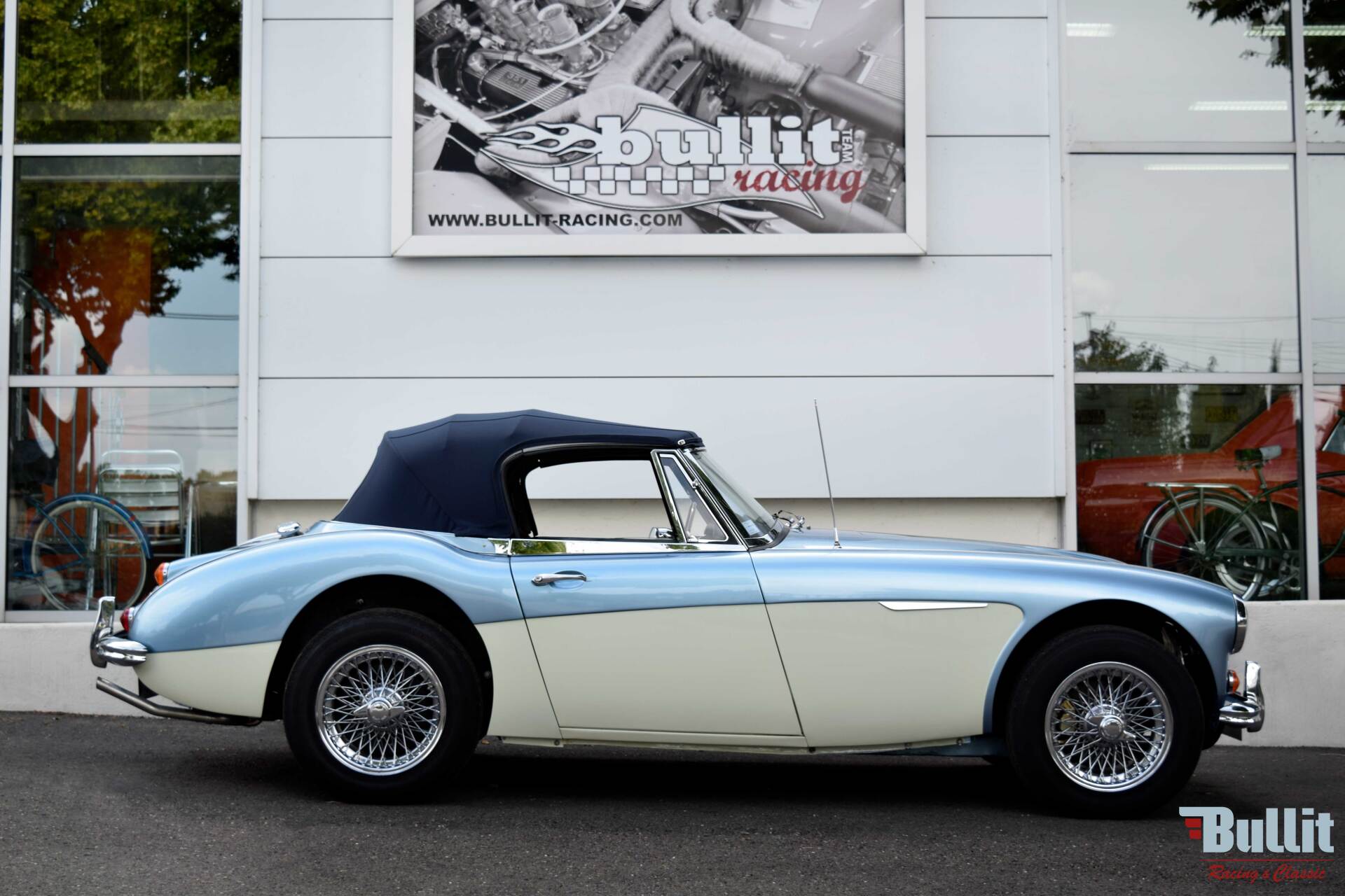 Austin Healey 3000 MK3 - 1966 vue de profil droit