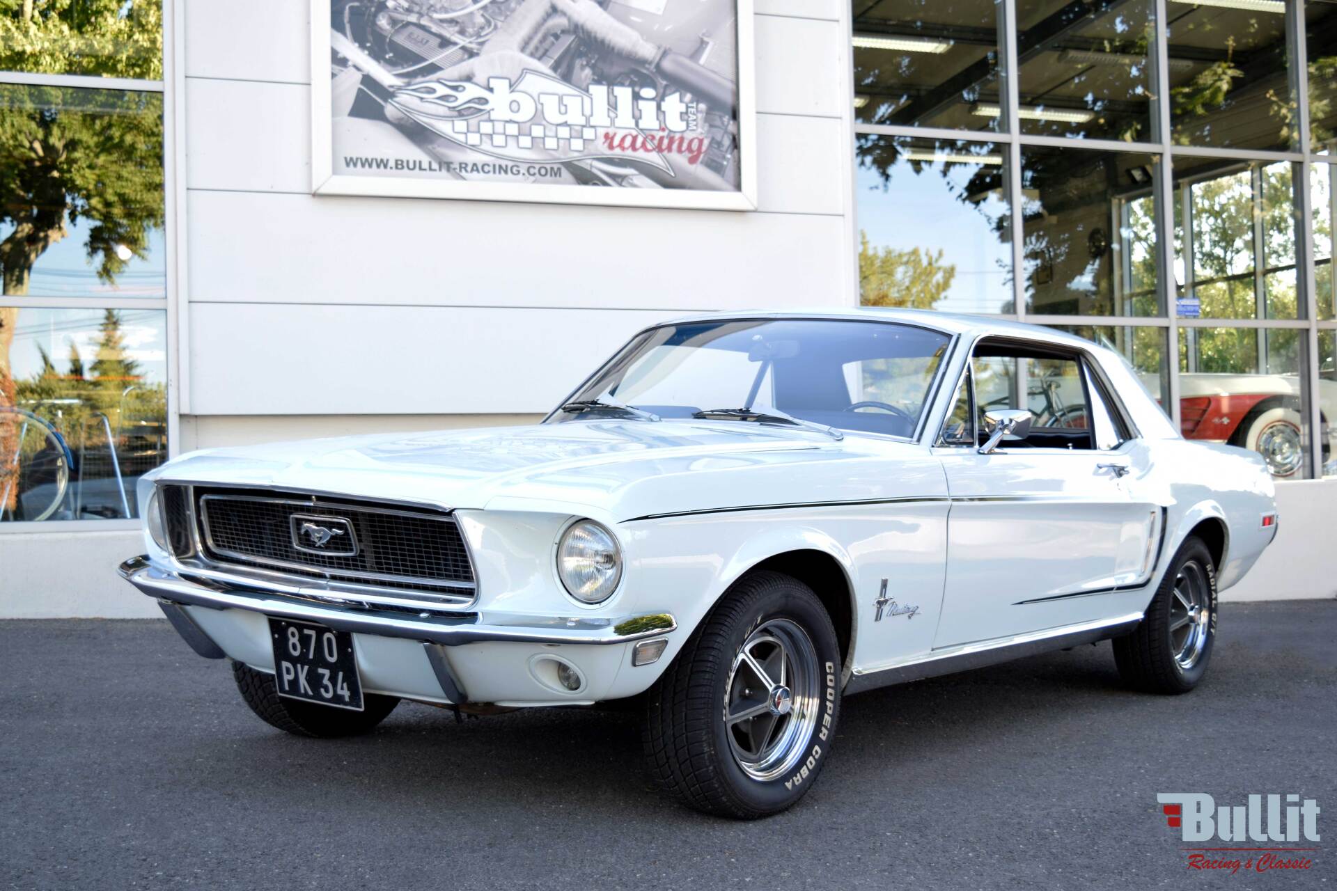 FORD Mustang coupé 302 code J boîte 4 - 1968 vue de 3/4 avant gauche