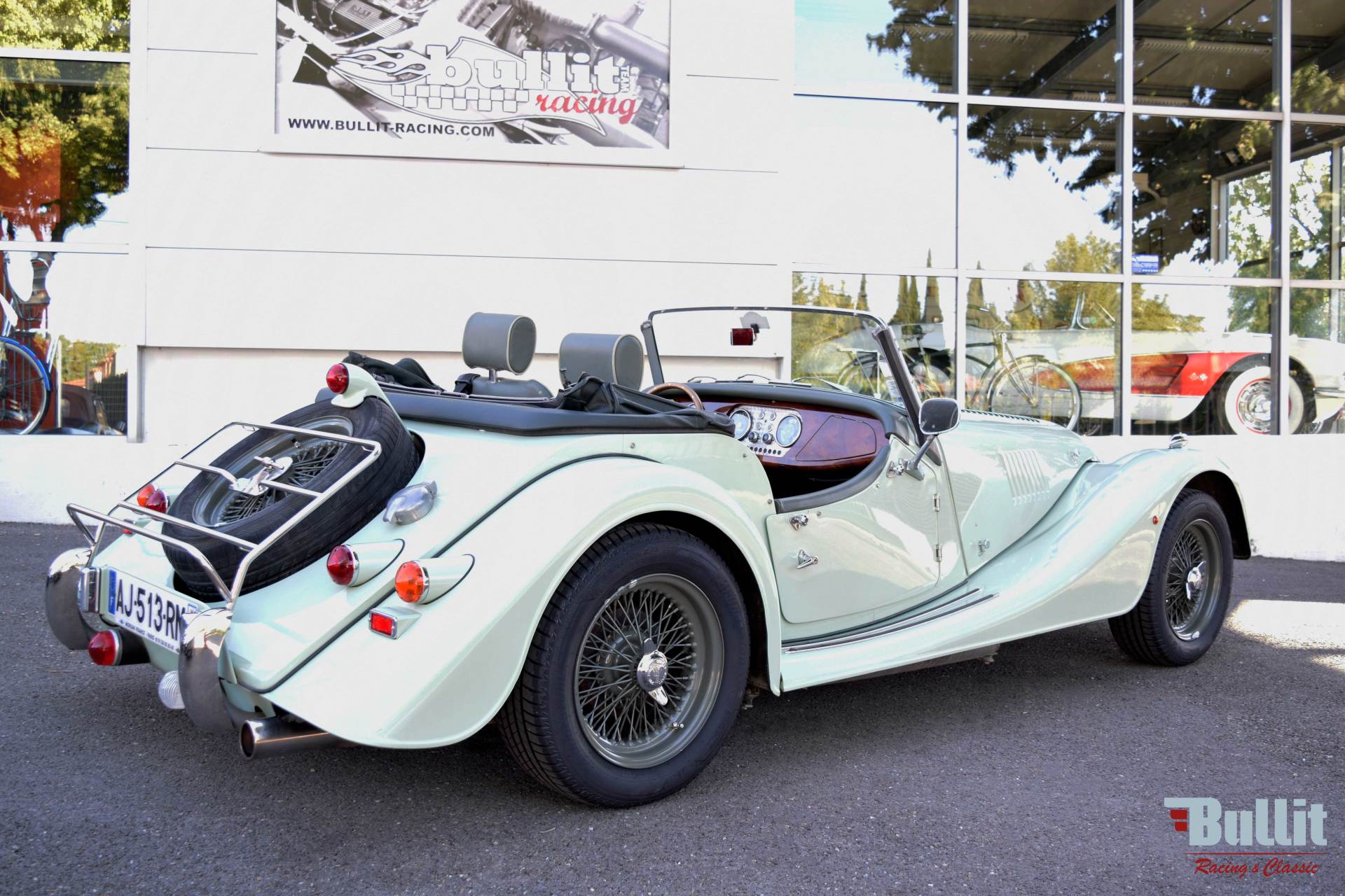 Morgan Plus 4 vue de 3/4 arrière droit