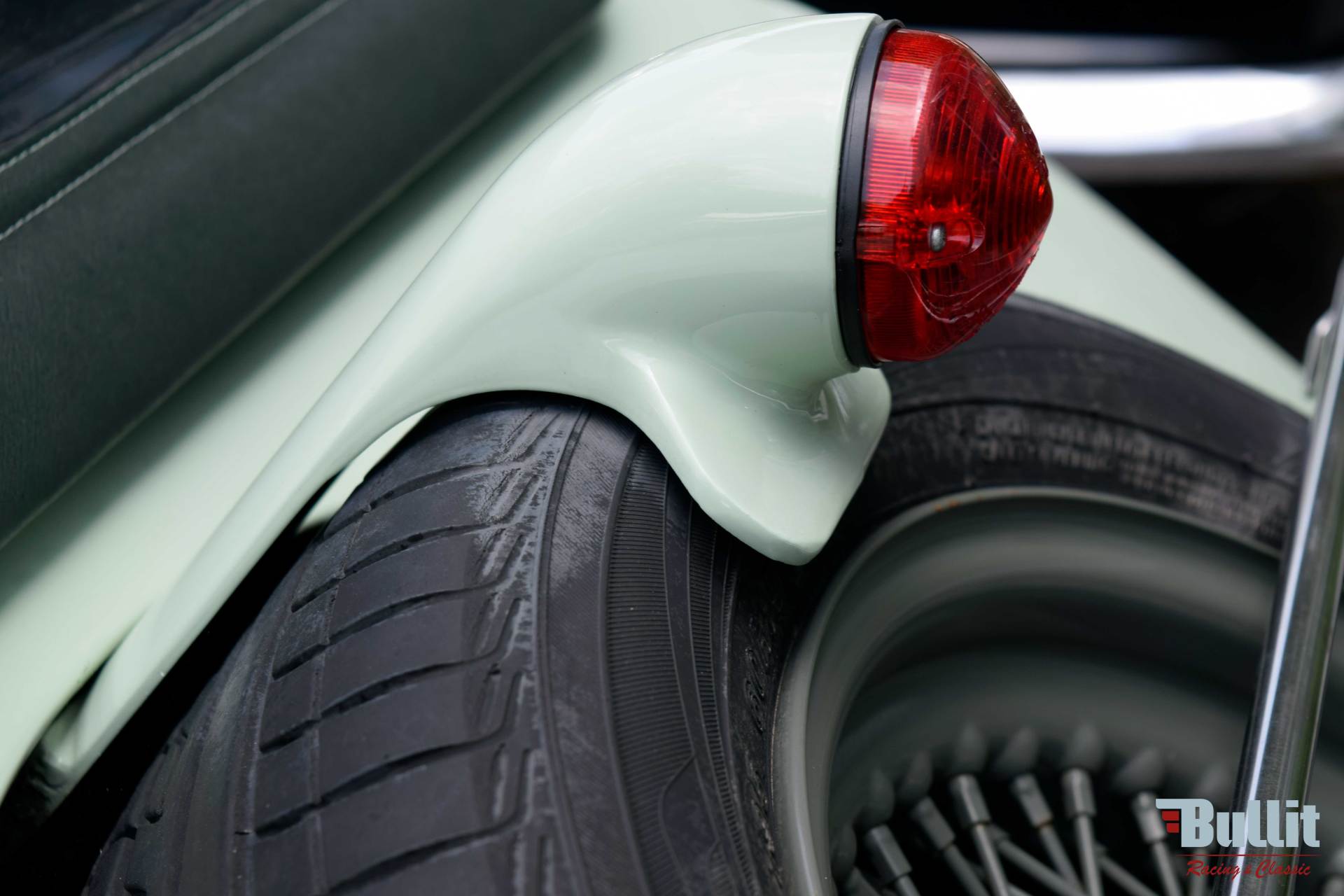 soutien roue secours Morgan Plus 4