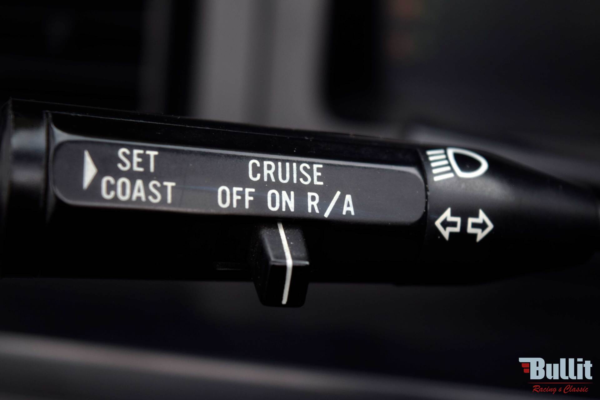 cruise control Chevrolet Corvette C4 cabriolet V8 350 ci boite 4+3 o/d de 1987