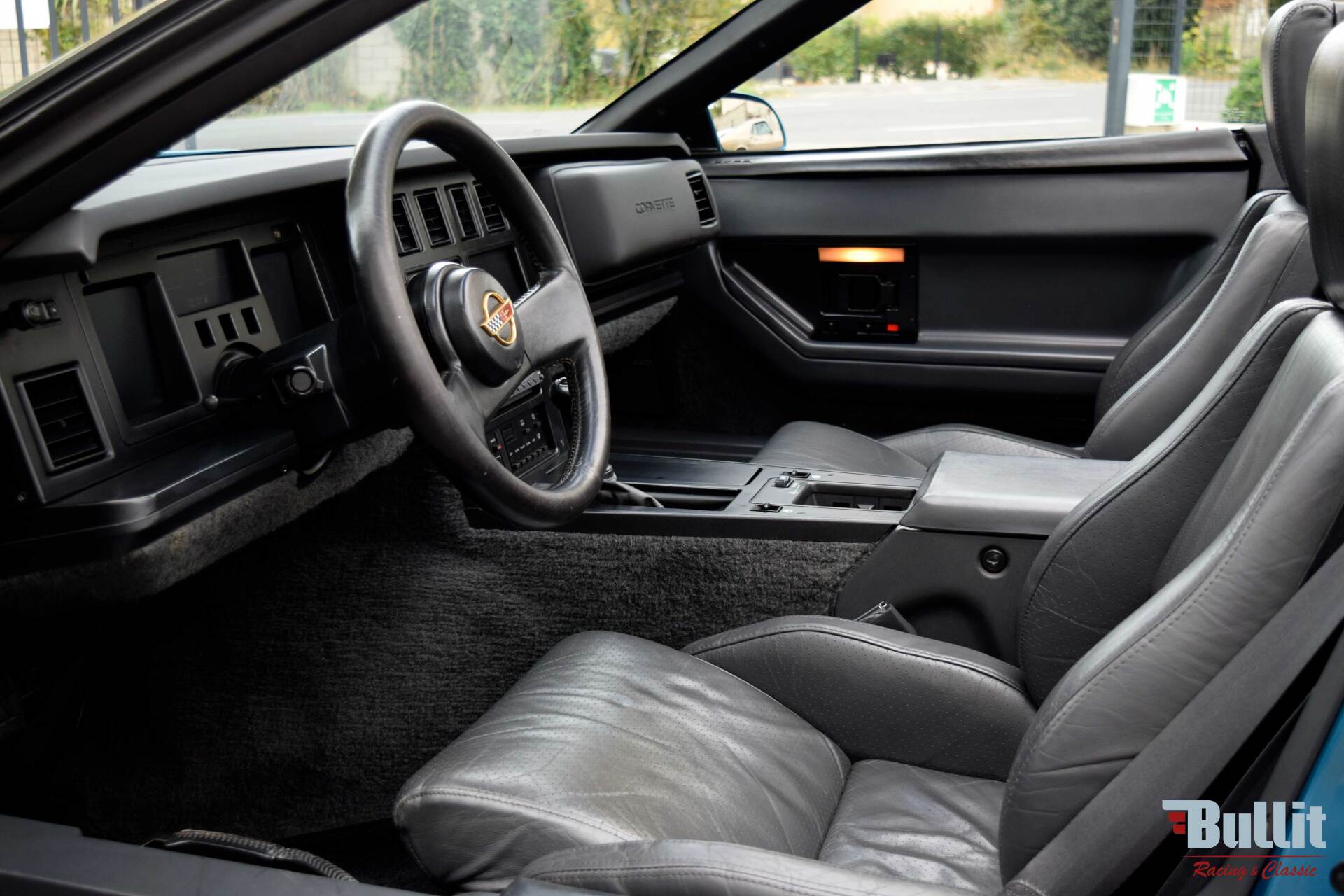 interieur Chevrolet Corvette C4 cabriolet V8 350 ci boite 4+3 o/d de 1987