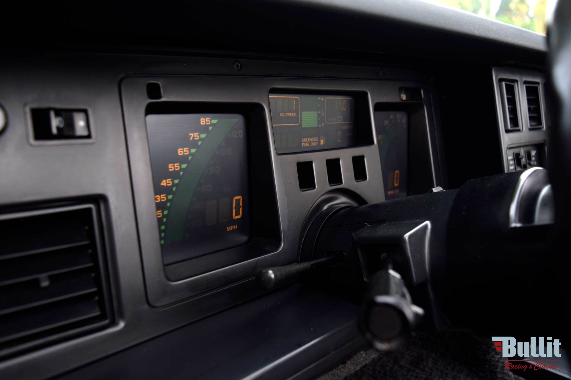 tableau de bord Chevrolet Corvette C4 cabriolet V8 350 ci boite 4+3 o/d de 1987