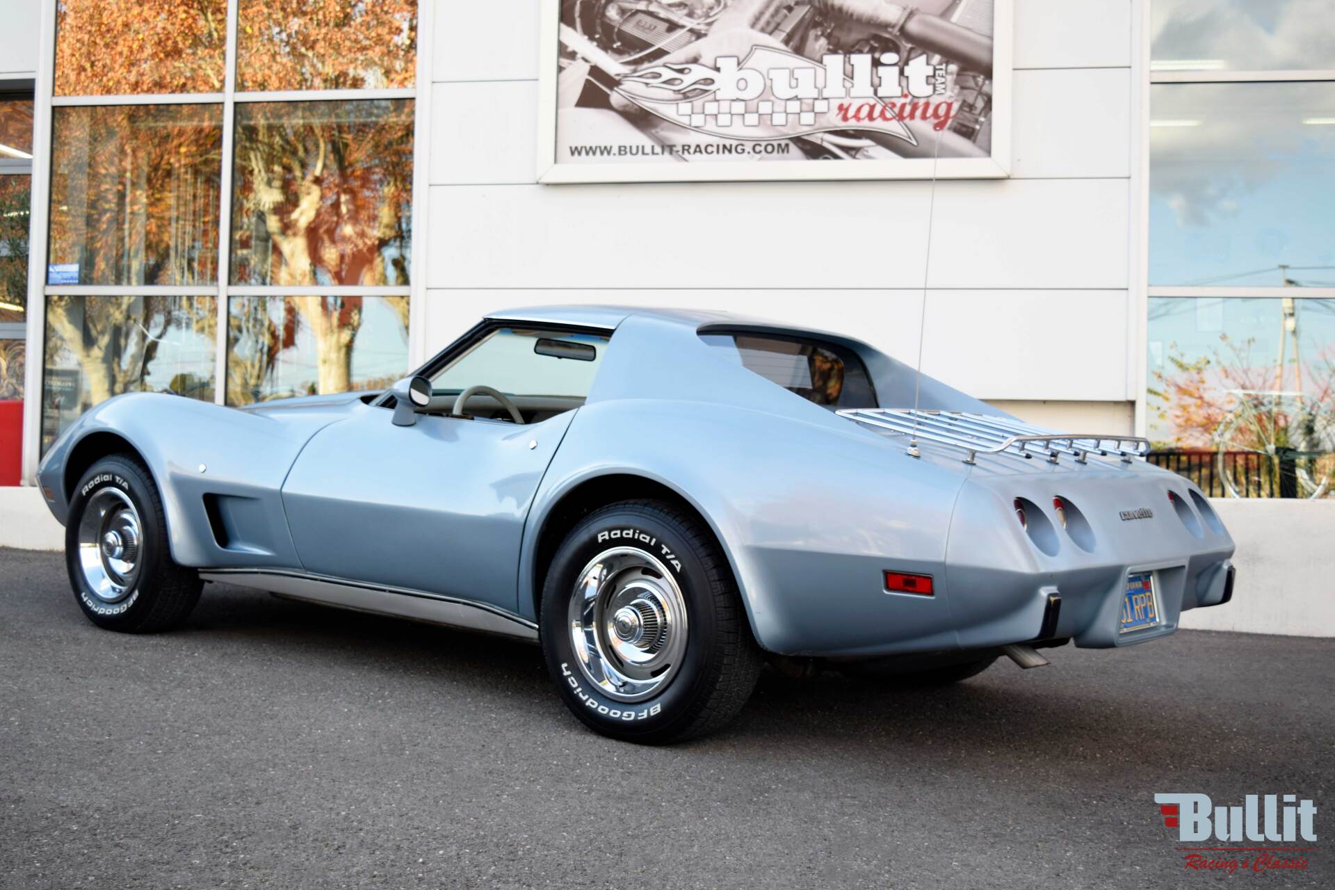 Chevrolet Corvette c3 de 1977 vue de 3/4 arrière gauche