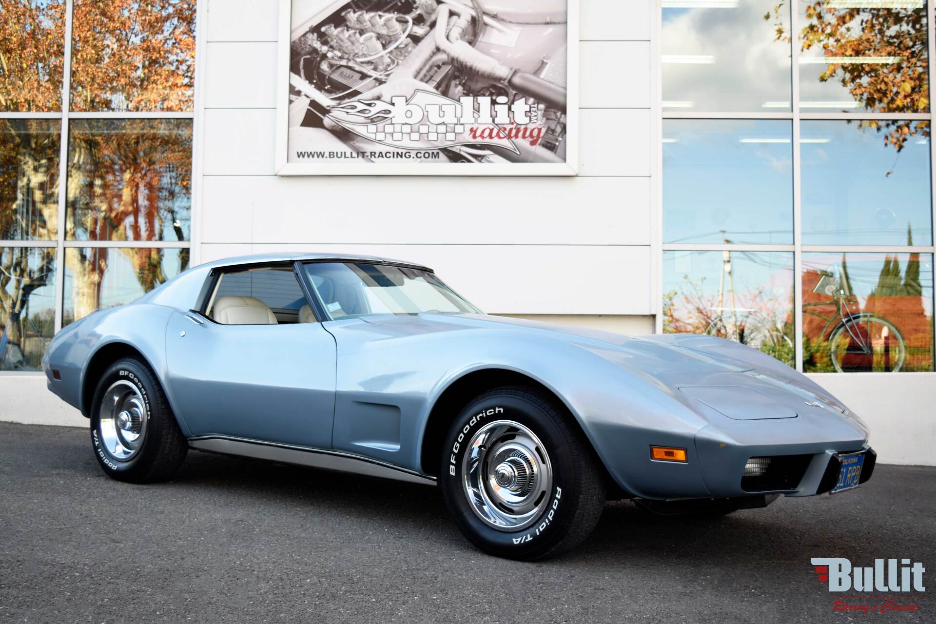 Chevrolet Corvette c3 de 1977 vue 3/4 avant droit