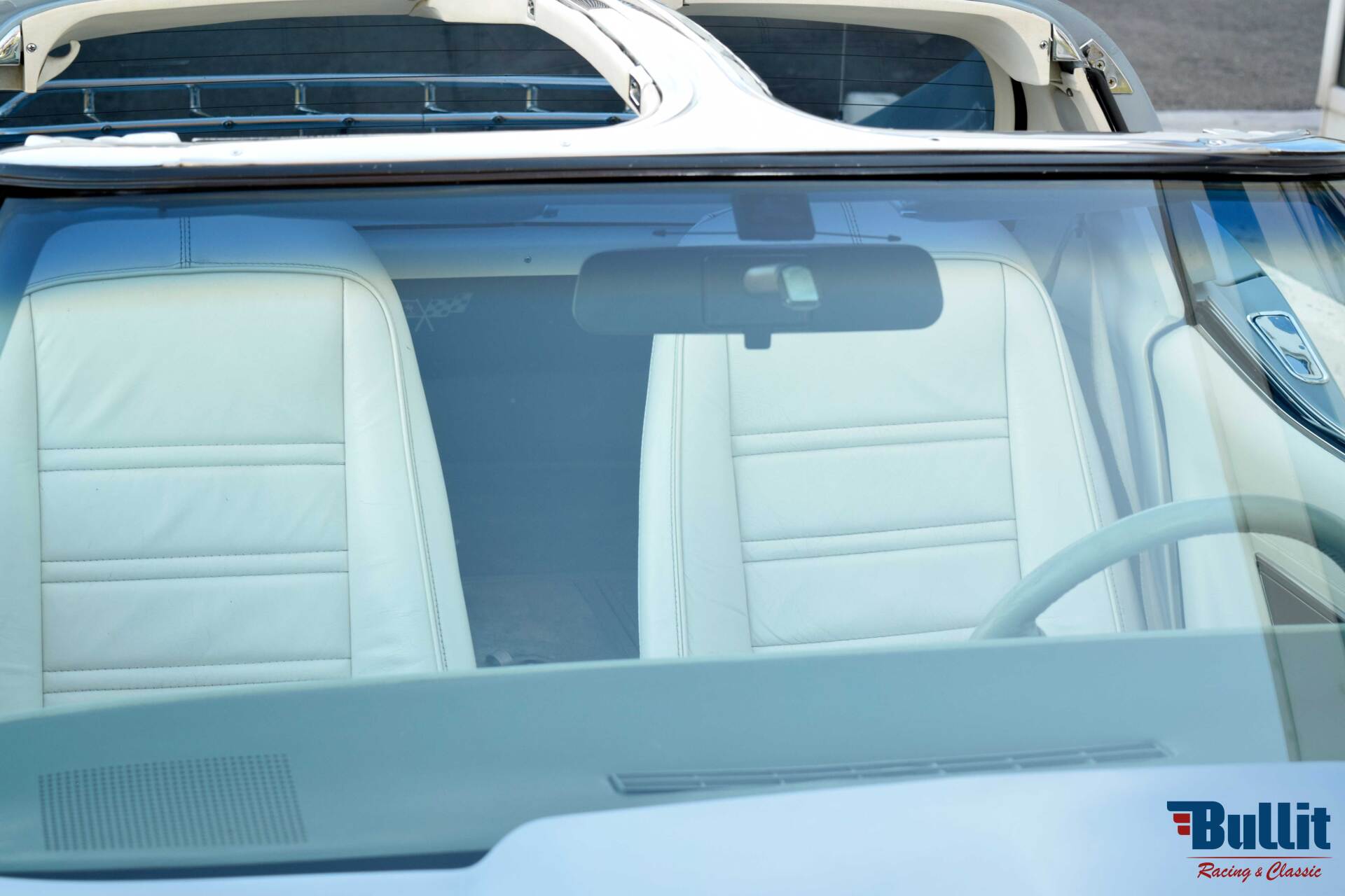 pare-brise bleu Chevrolet Corvette c3 de 1977