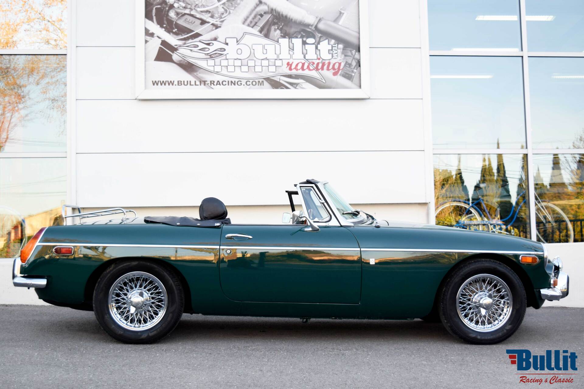 MGB cbariolet, 1967, couleur vert métallisé, intérieur cuir noir et liserés blancs
