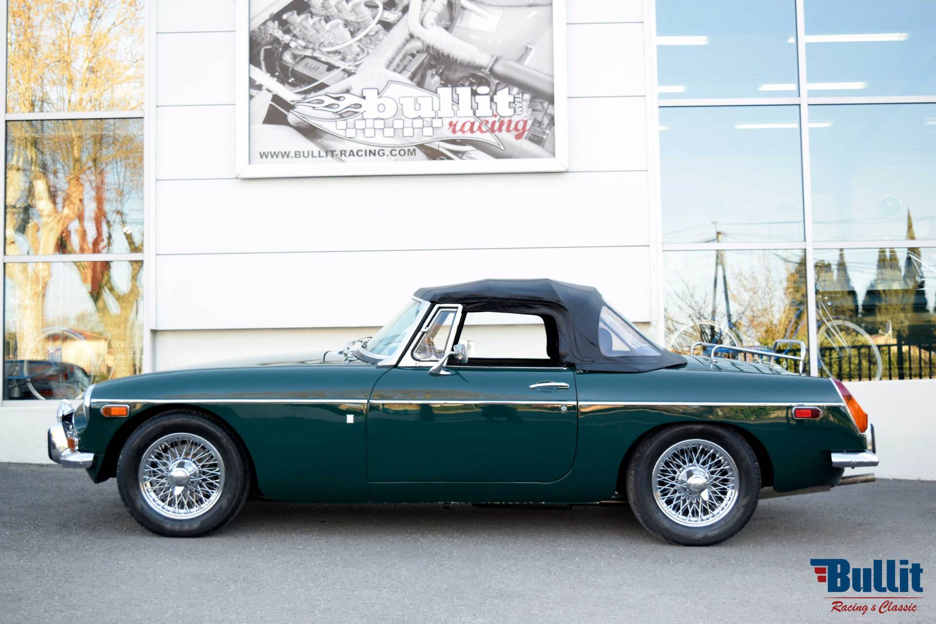 MGB cabriolet de 1972 vue de profil gauche