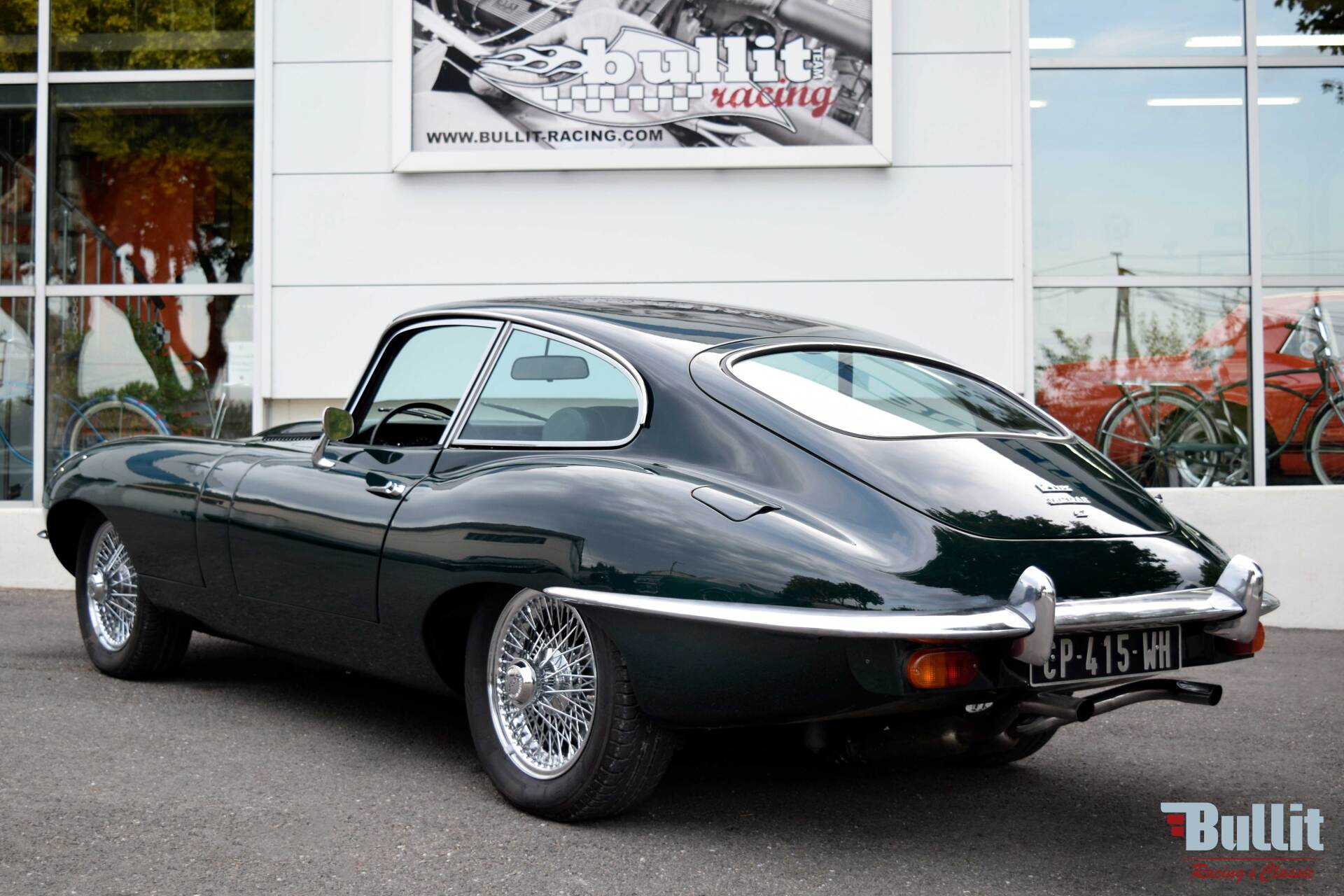 Jaguar type E coupé FHC de 1969 vue de 3/4 arrière gauche
