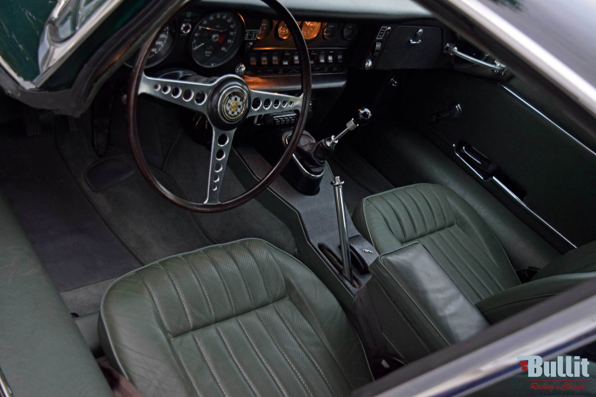 sièges en cuir verts de Jaguar type E coupé FHC de 1969