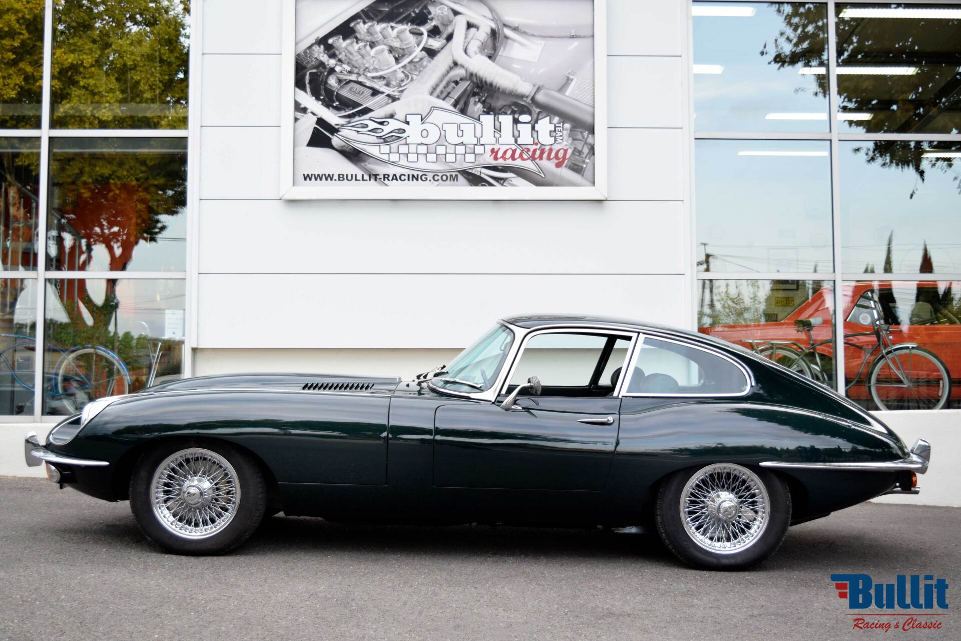 Jaguar type E coupé FHC de 1969 vue de profil gauche