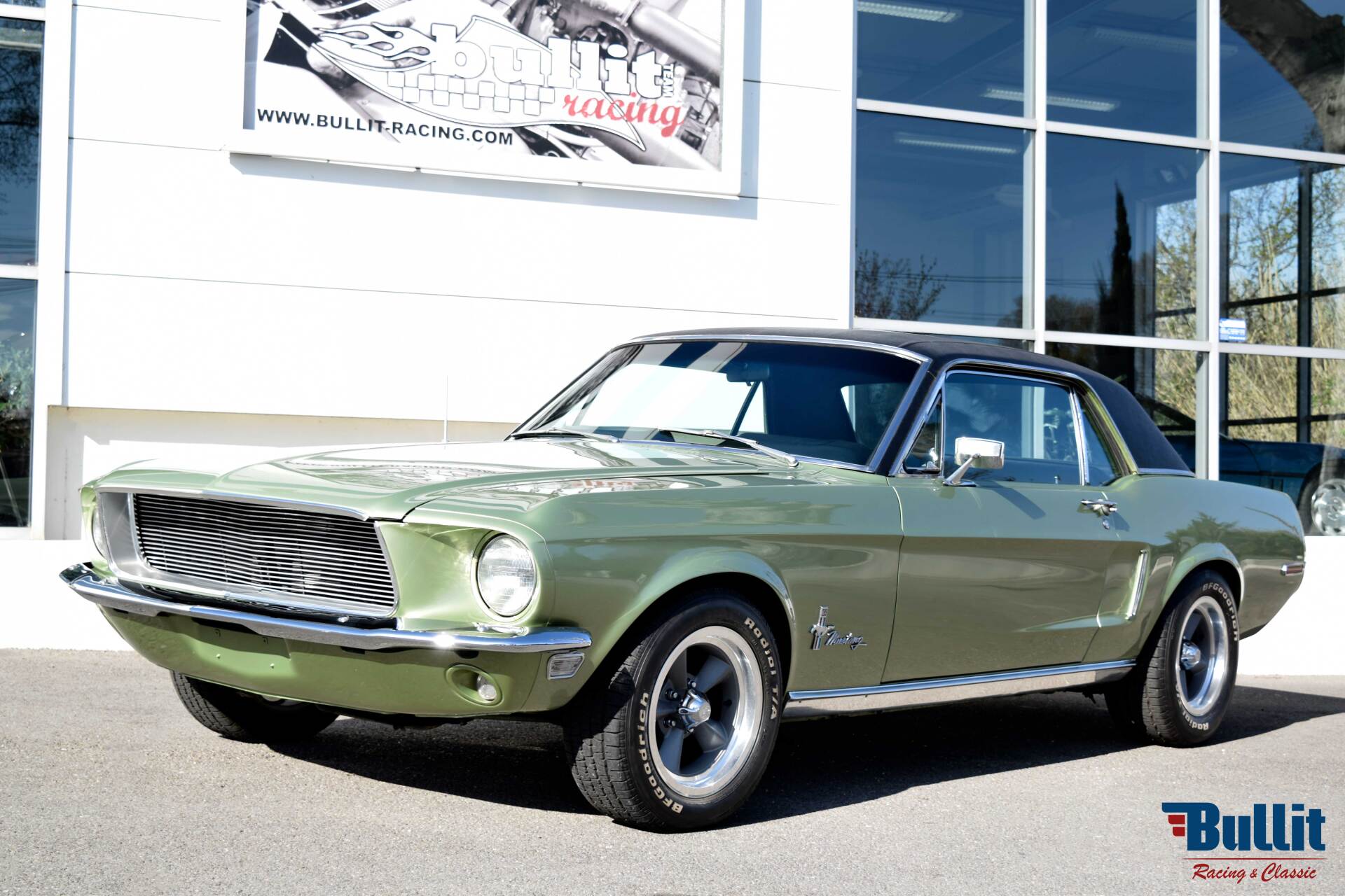 Ford Mustang coupé de 1968 vue 3/4 avant gauche