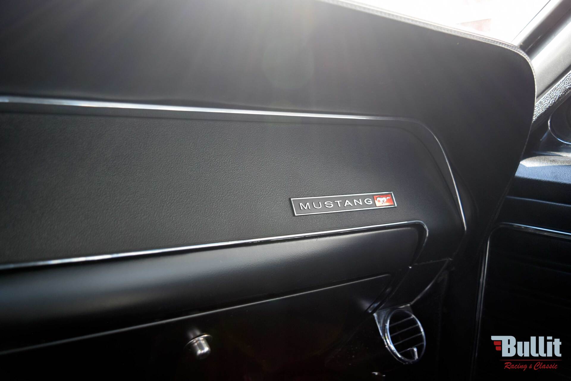 boite à gants de Ford Mustang coupé de 1968