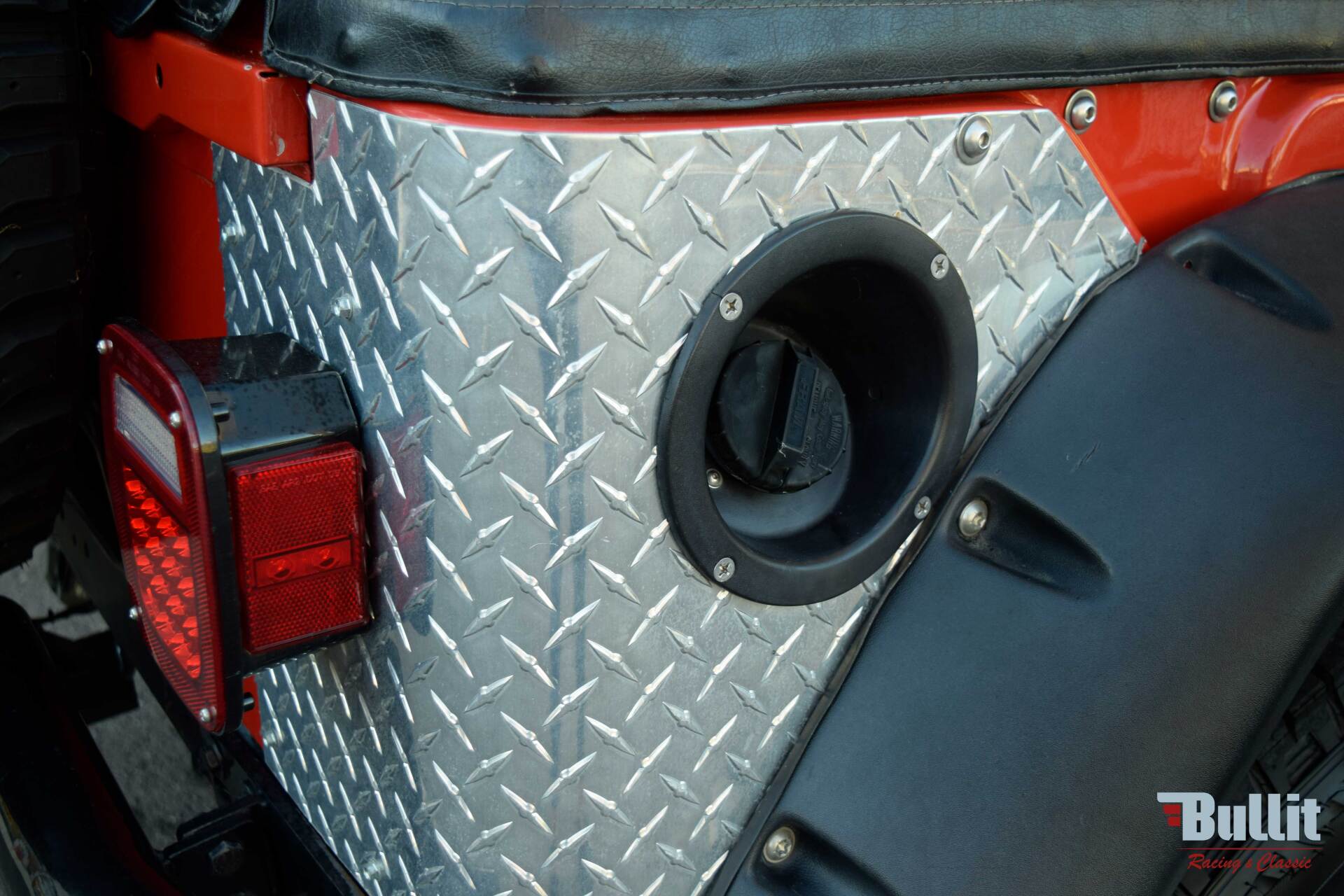détail bouchon essence JEEP CJ5 de 1974