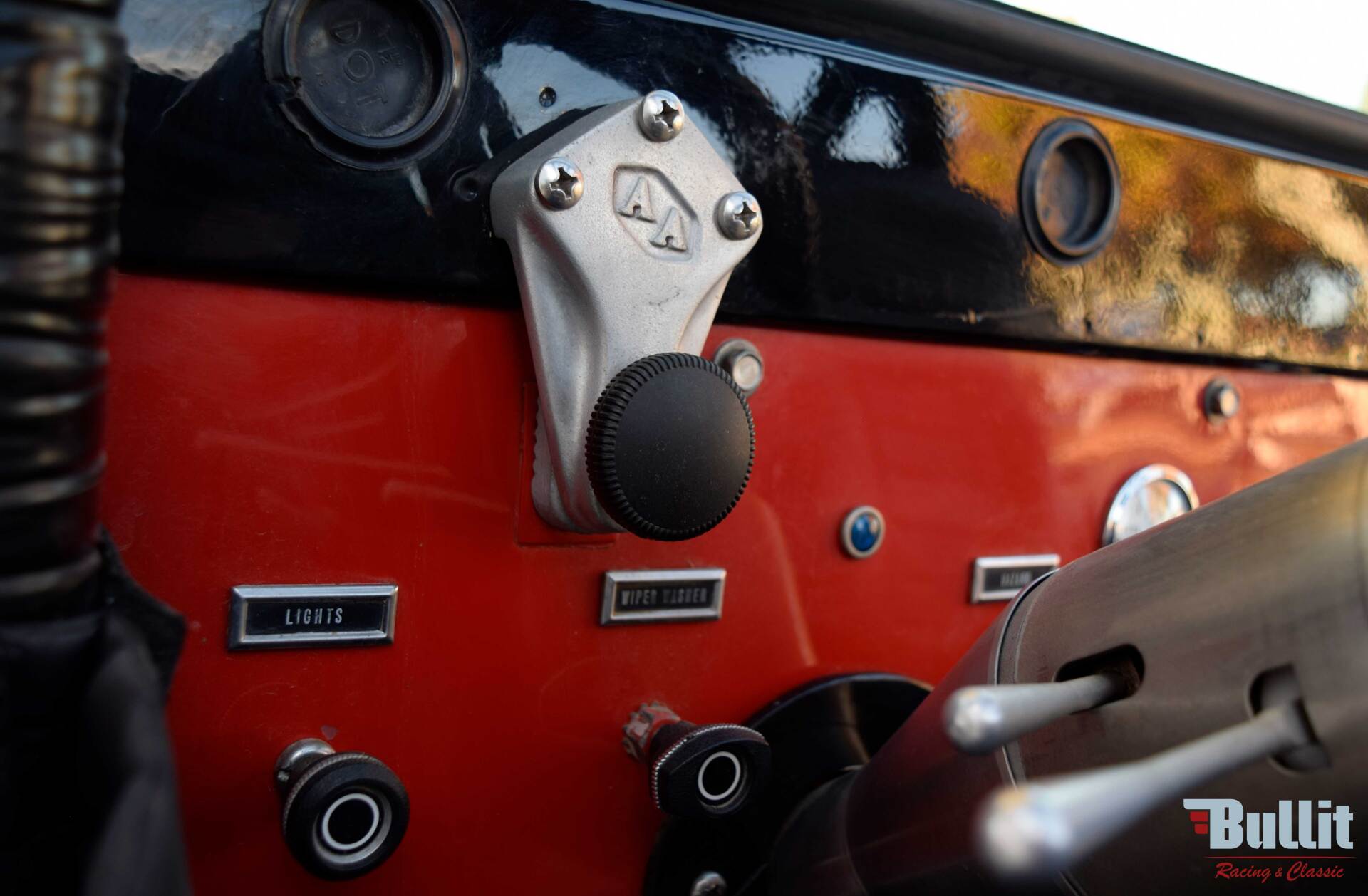 détail tableau de bord JEEP CJ5 de 1974