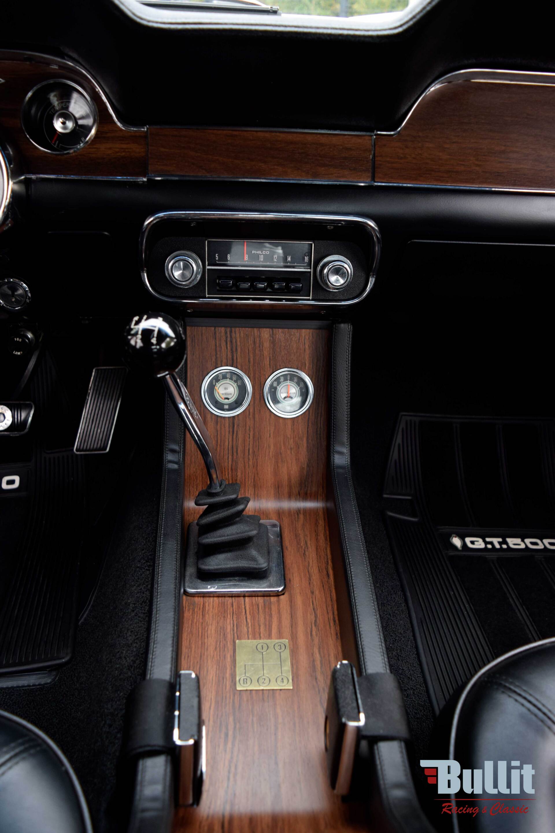 Console de Mustang SHELBY GT 500 de 1968 blanche avec bandes bleues