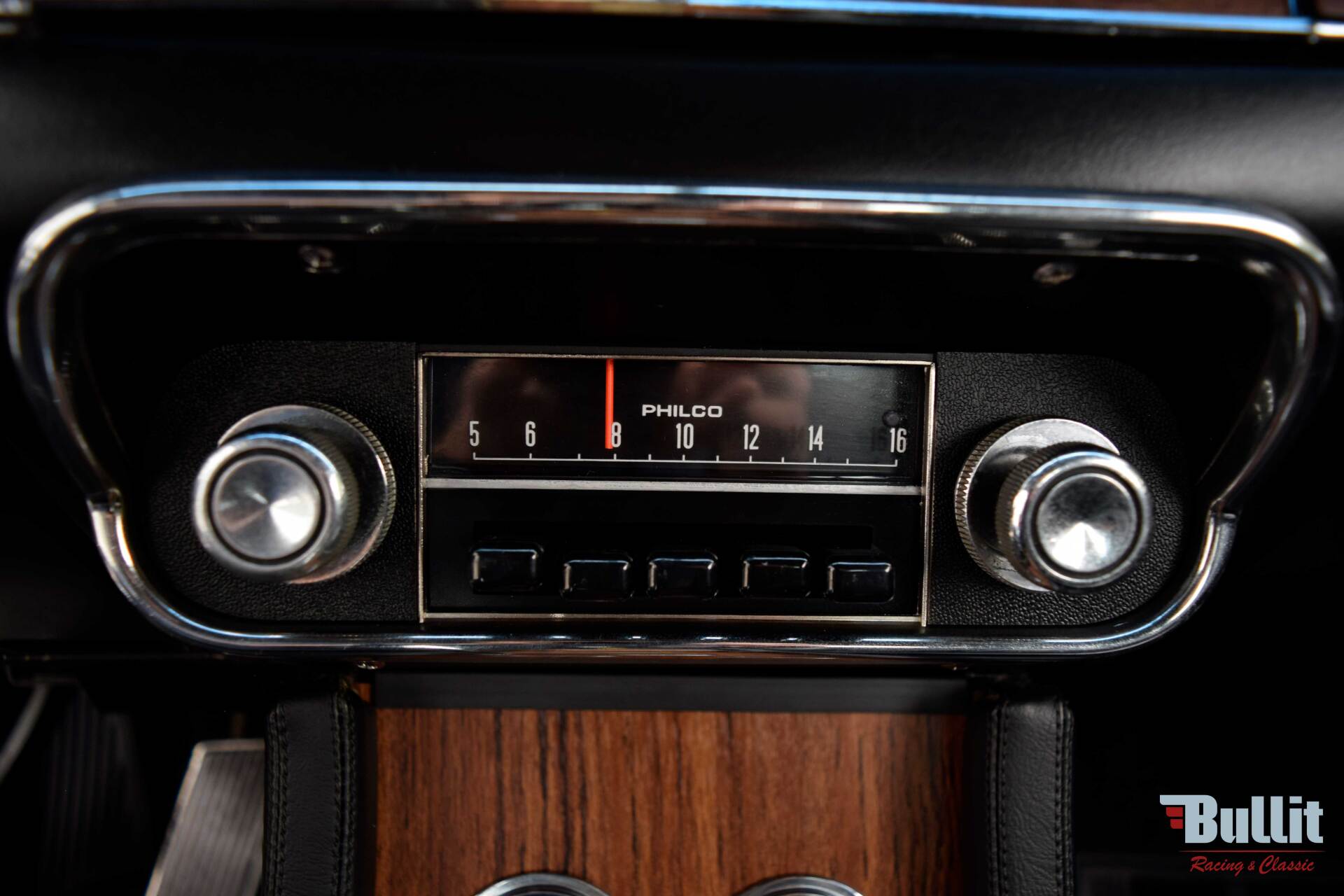 autoradio de Mustang SHELBY GT 500 de 1968 blanche avec bandes bleues