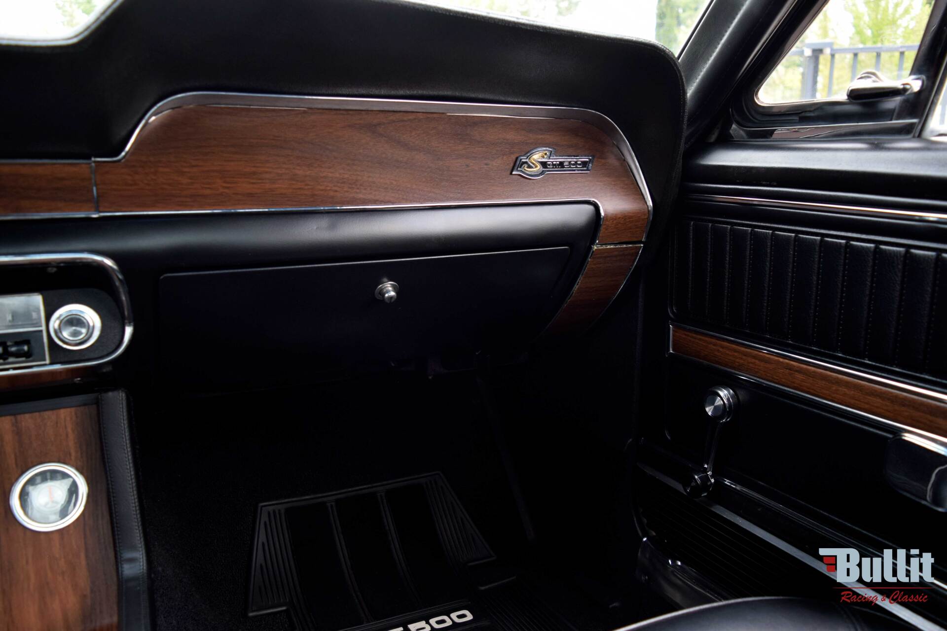 boîte à gants de Mustang SHELBY GT 500 de 1968 blanche avec bandes bleues