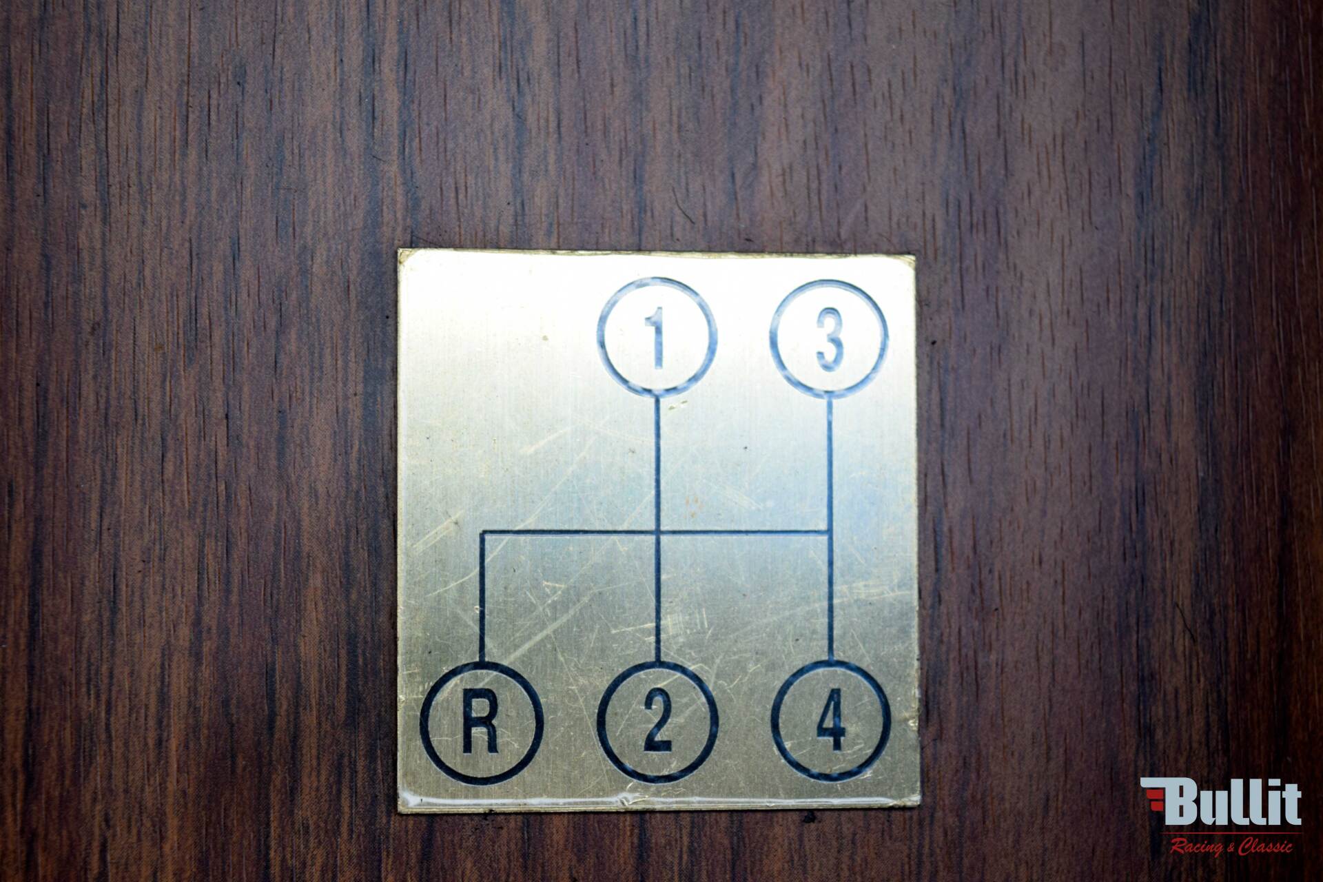 rapports de Mustang SHELBY GT 500 de 1968 blanche avec bandes bleues