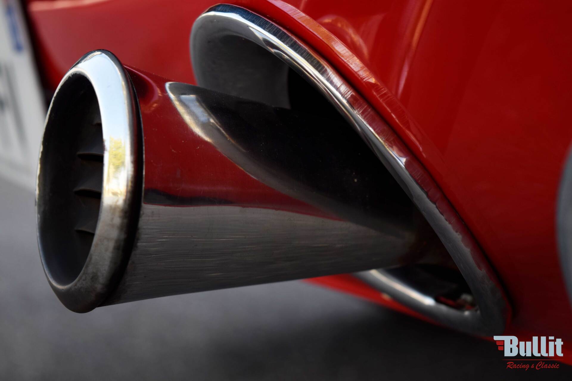 échappement de Ford Mustang 2+2 Fastback GT rouge de 1965