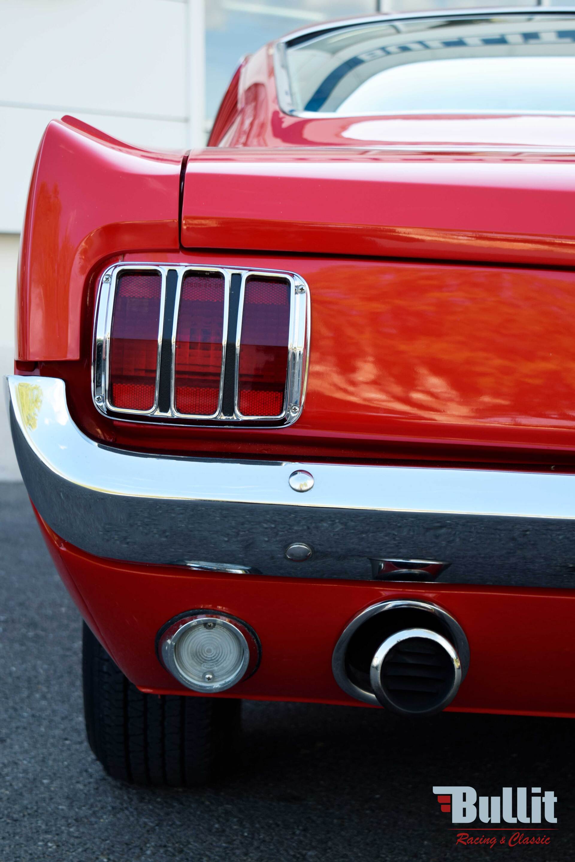 Feux arrière gauche de Ford Mustang 2+2 Fastback GT rouge de 1965