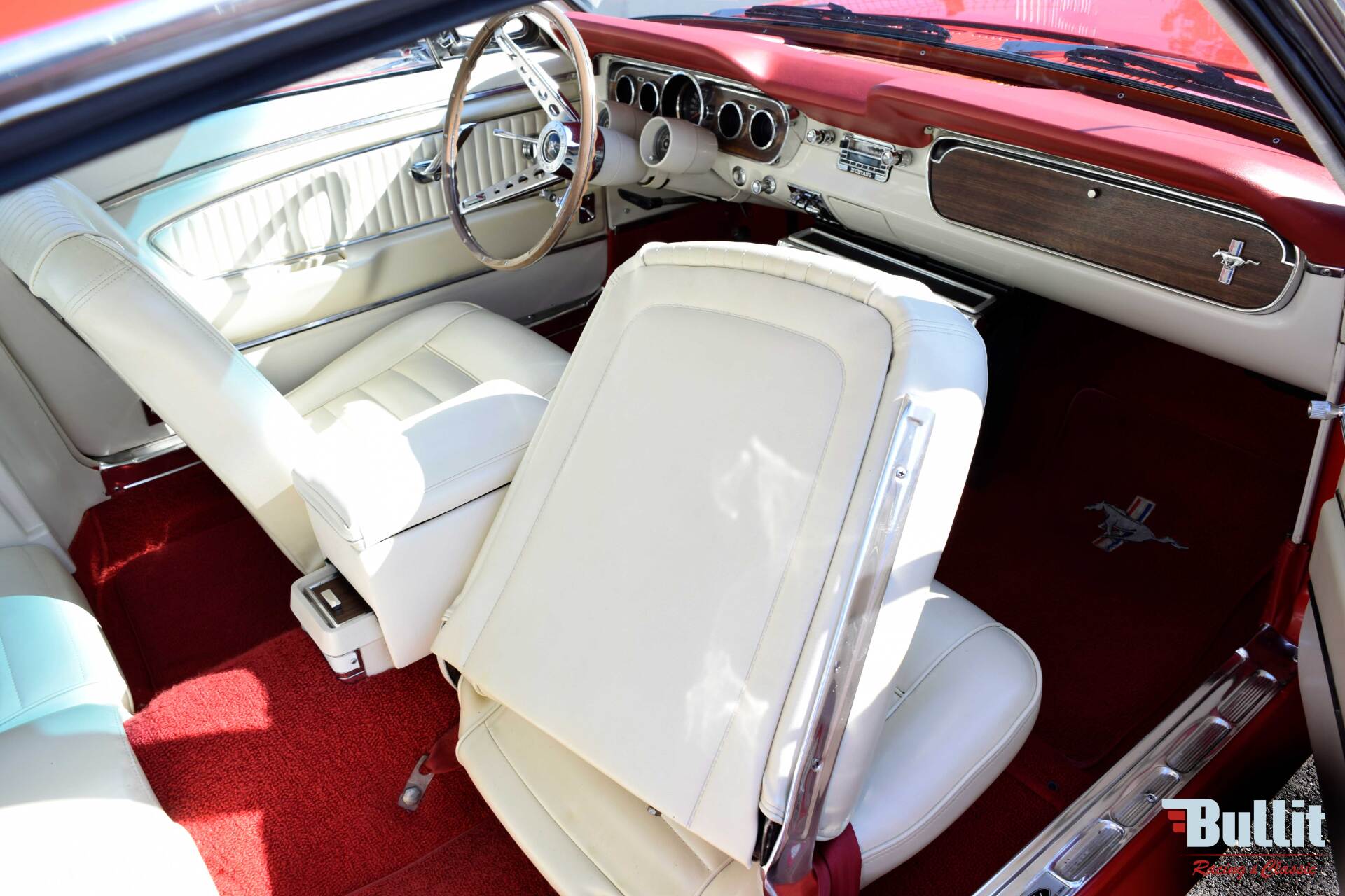 sièges de Ford Mustang 2+2 Fastback GT rouge de 1965