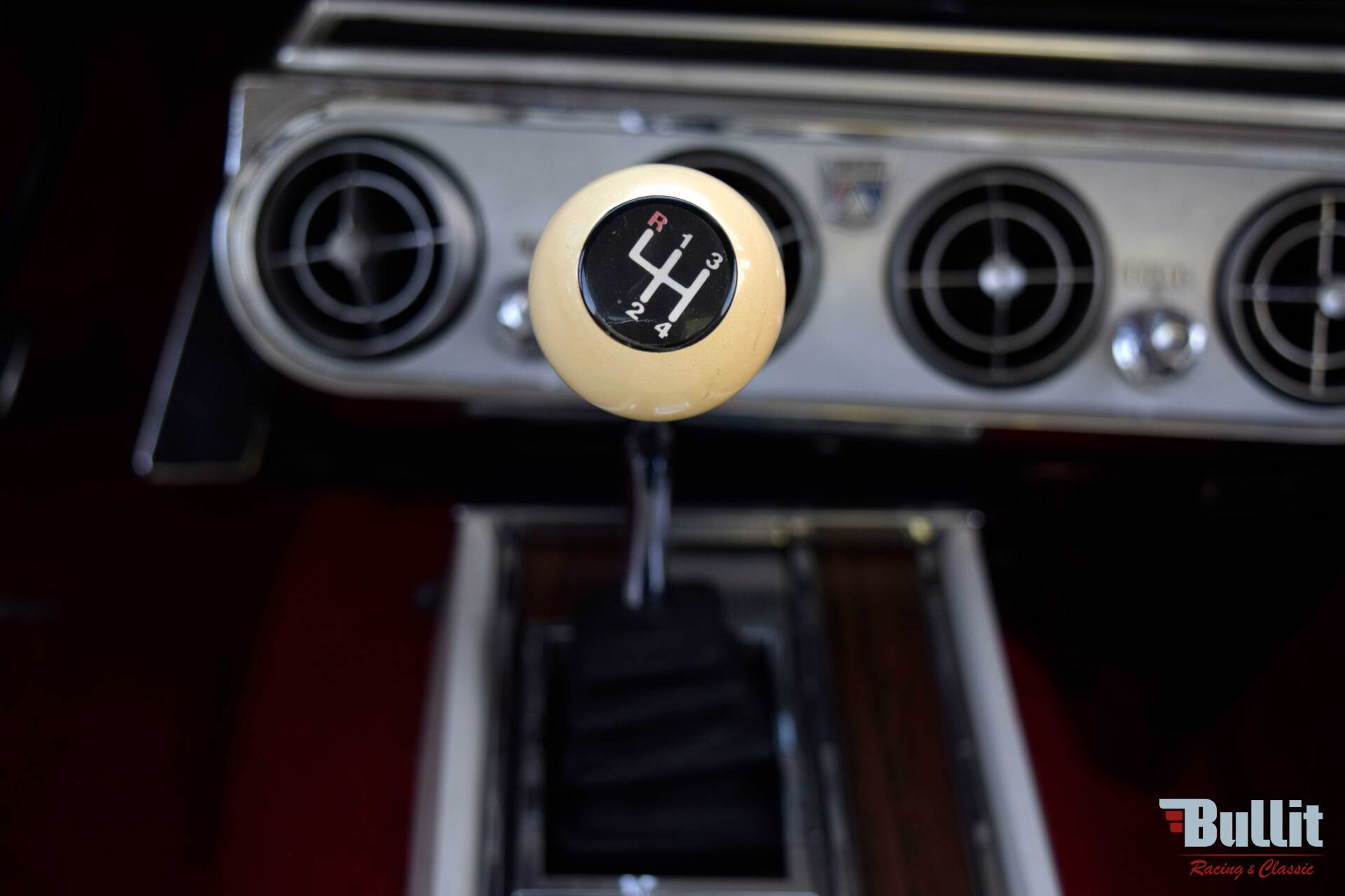 levier de vitesses Ford Mustang 2+2 Fastback GT rouge de 1965