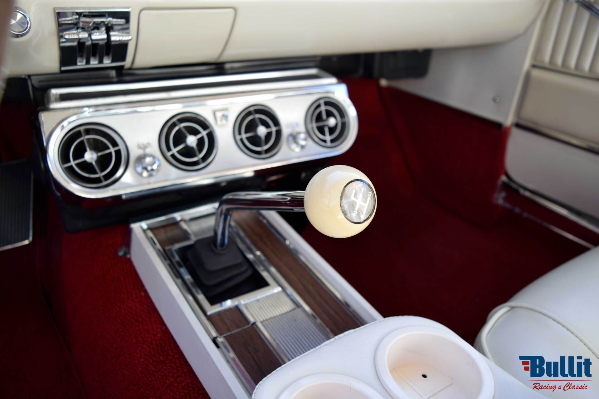 Levier de vitesses de Ford Mustang 2+2 Fastback GT rouge de 1965