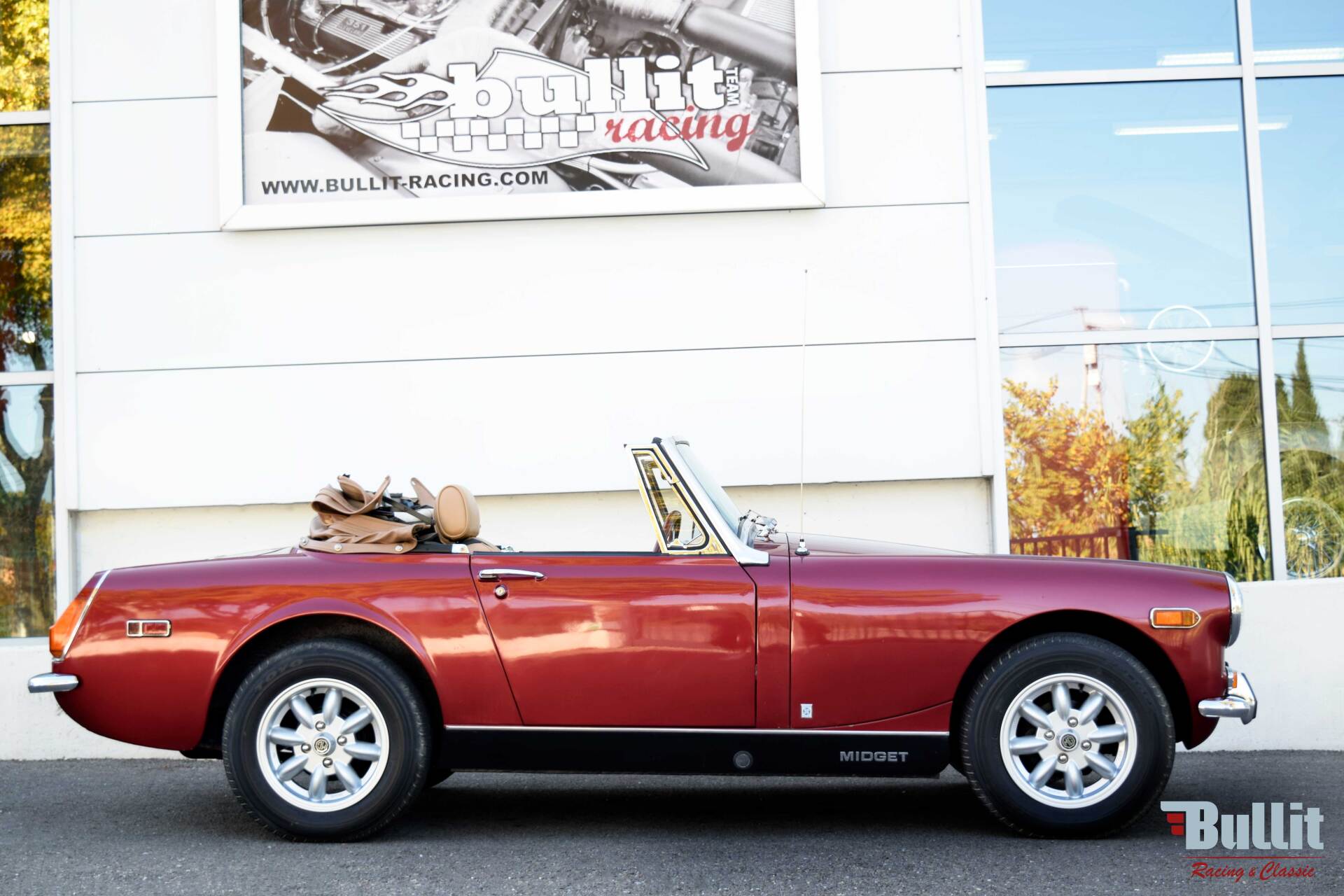 MG MIDGET cabriolet de 1972 vue de profil droit