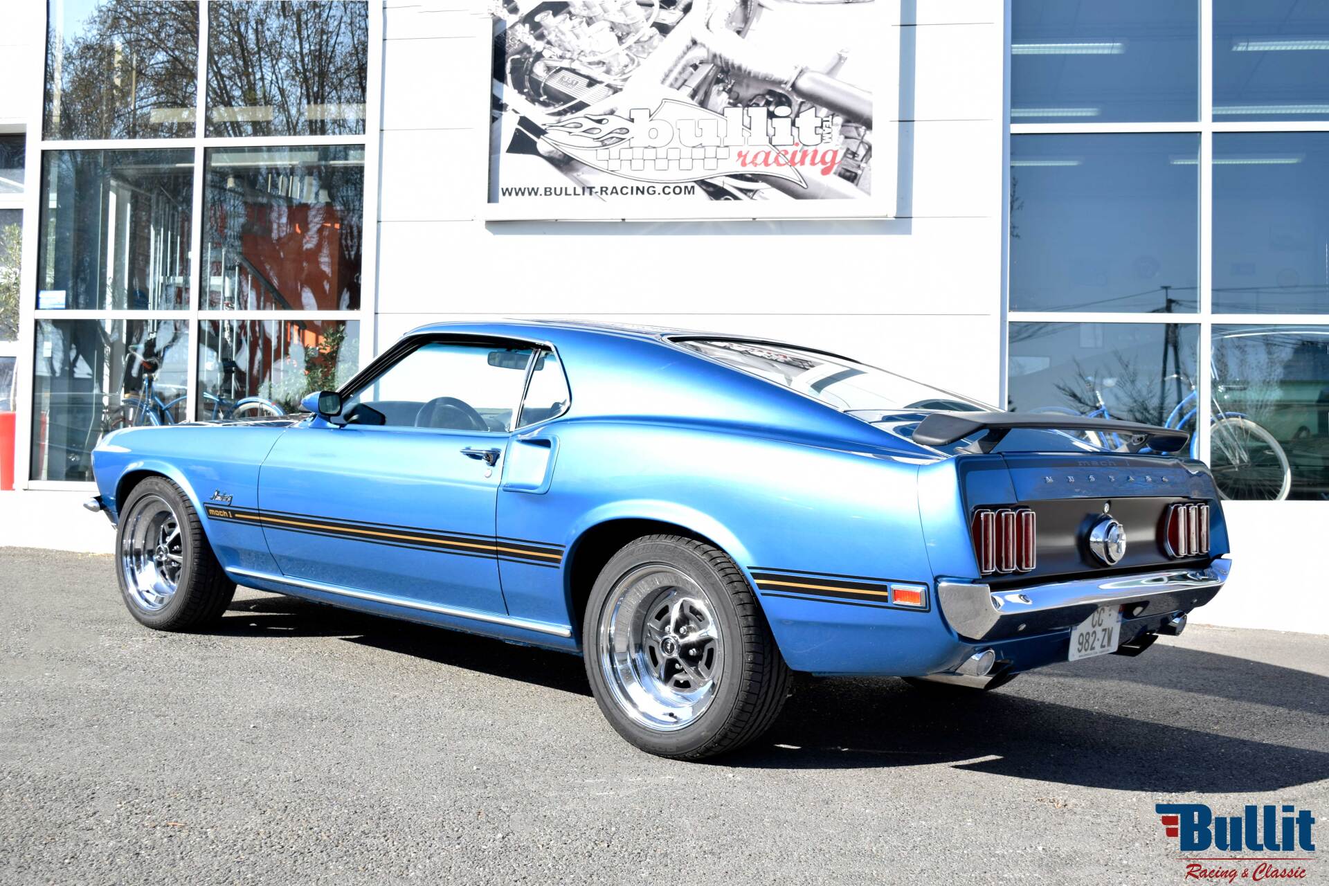 Ford mustang fastback MACH 1 sportsroof de 1969 vue de 3/4 arrière gauche