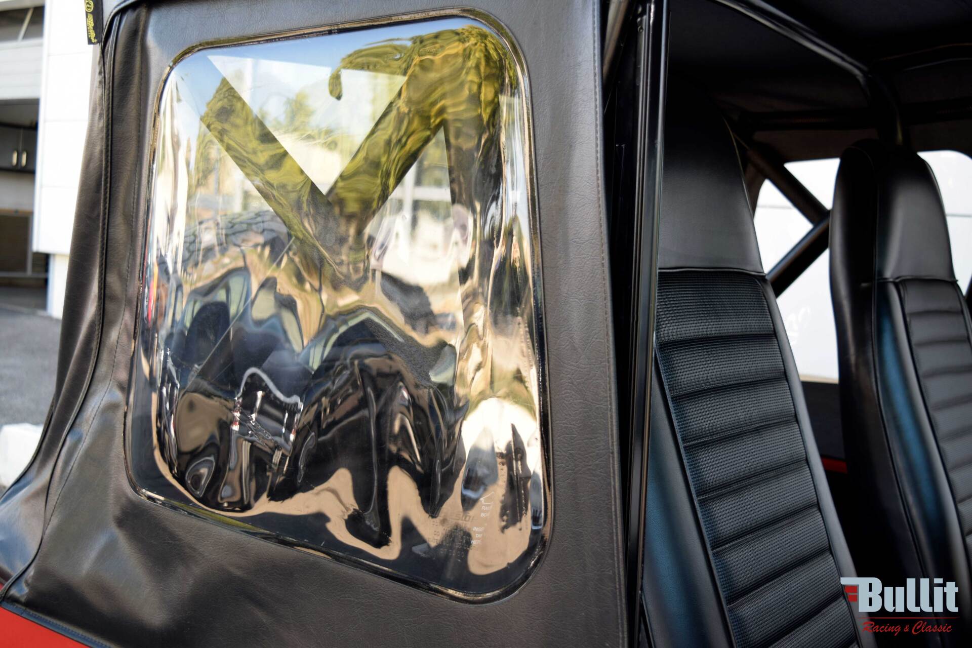 capote de JEEP CJ5 de 1977 rouge intérieur noir