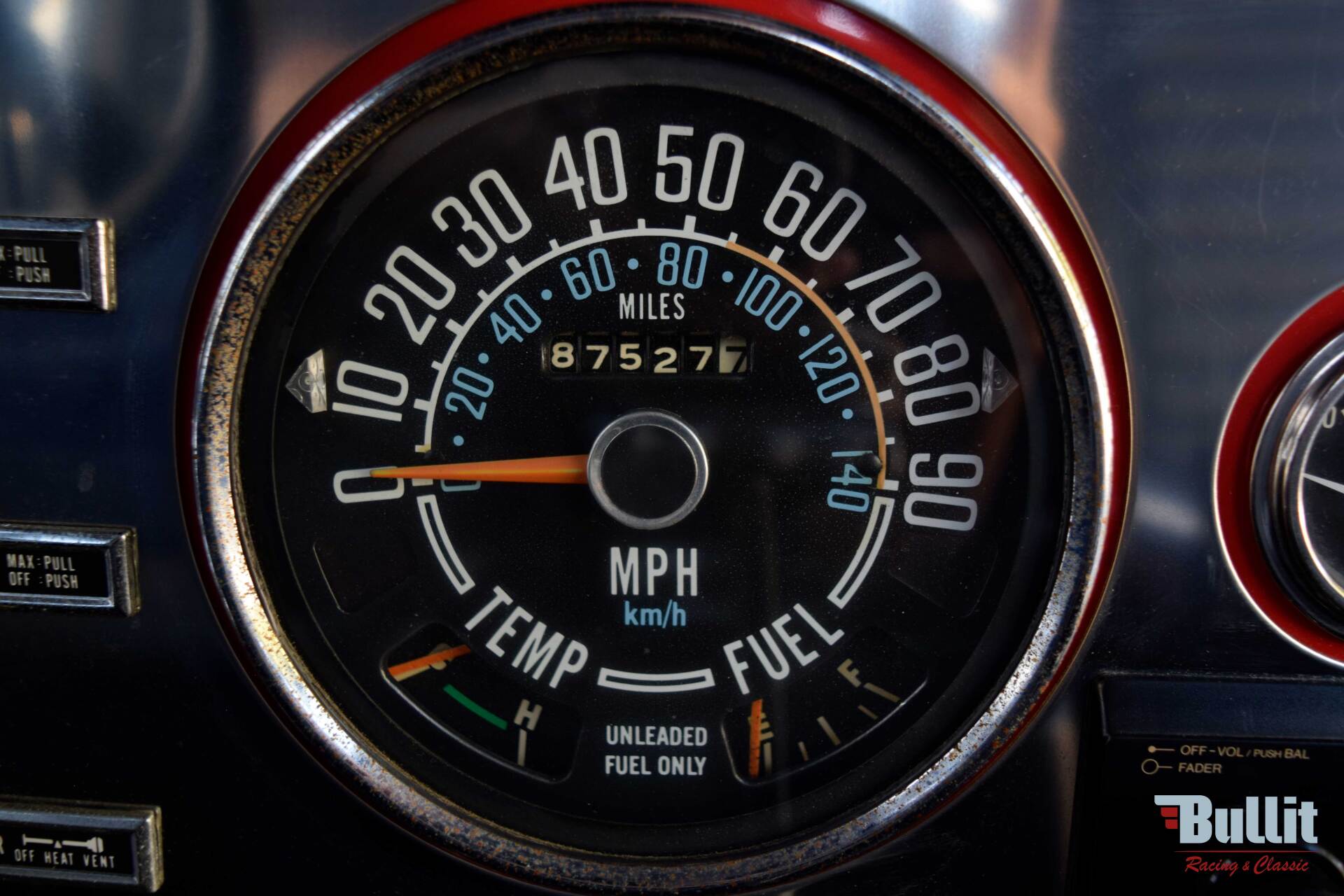 compteur de JEEP CJ5 de 1977 rouge intérieur noir