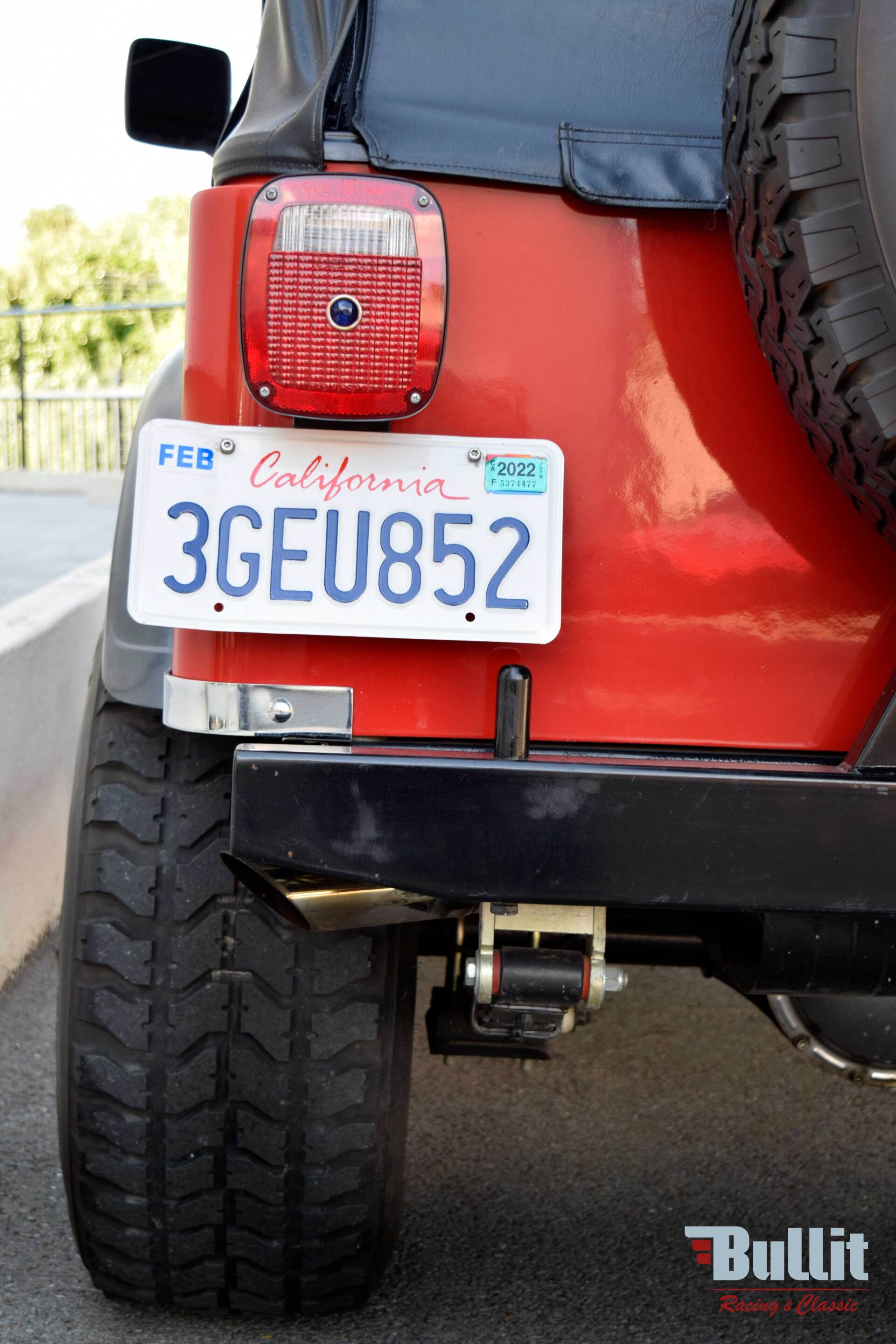 feu arrière de JEEP CJ5 de 1977 rouge intérieur noir