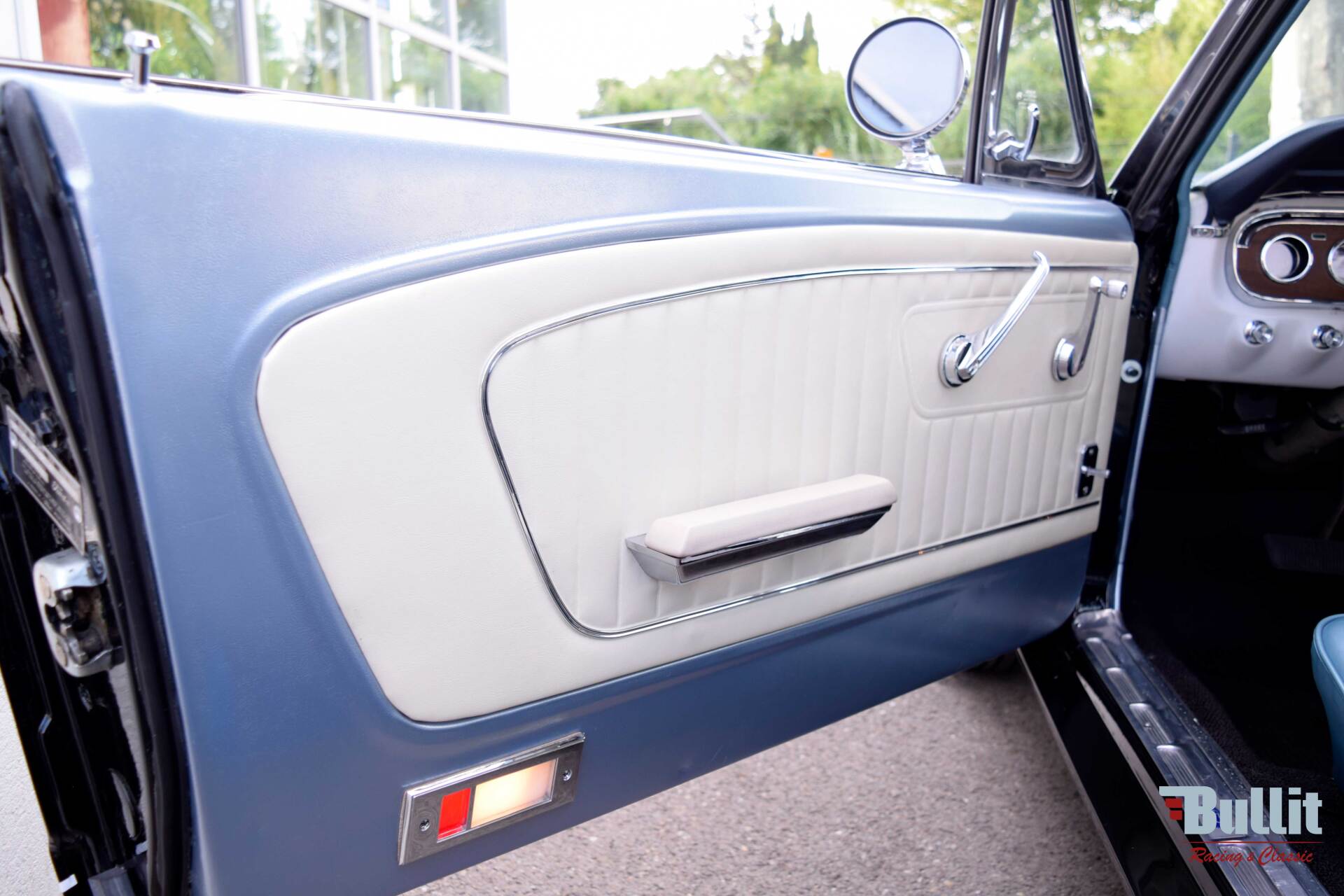 portière intérieur pony de Ford Mustang cabriolet noire de 1965