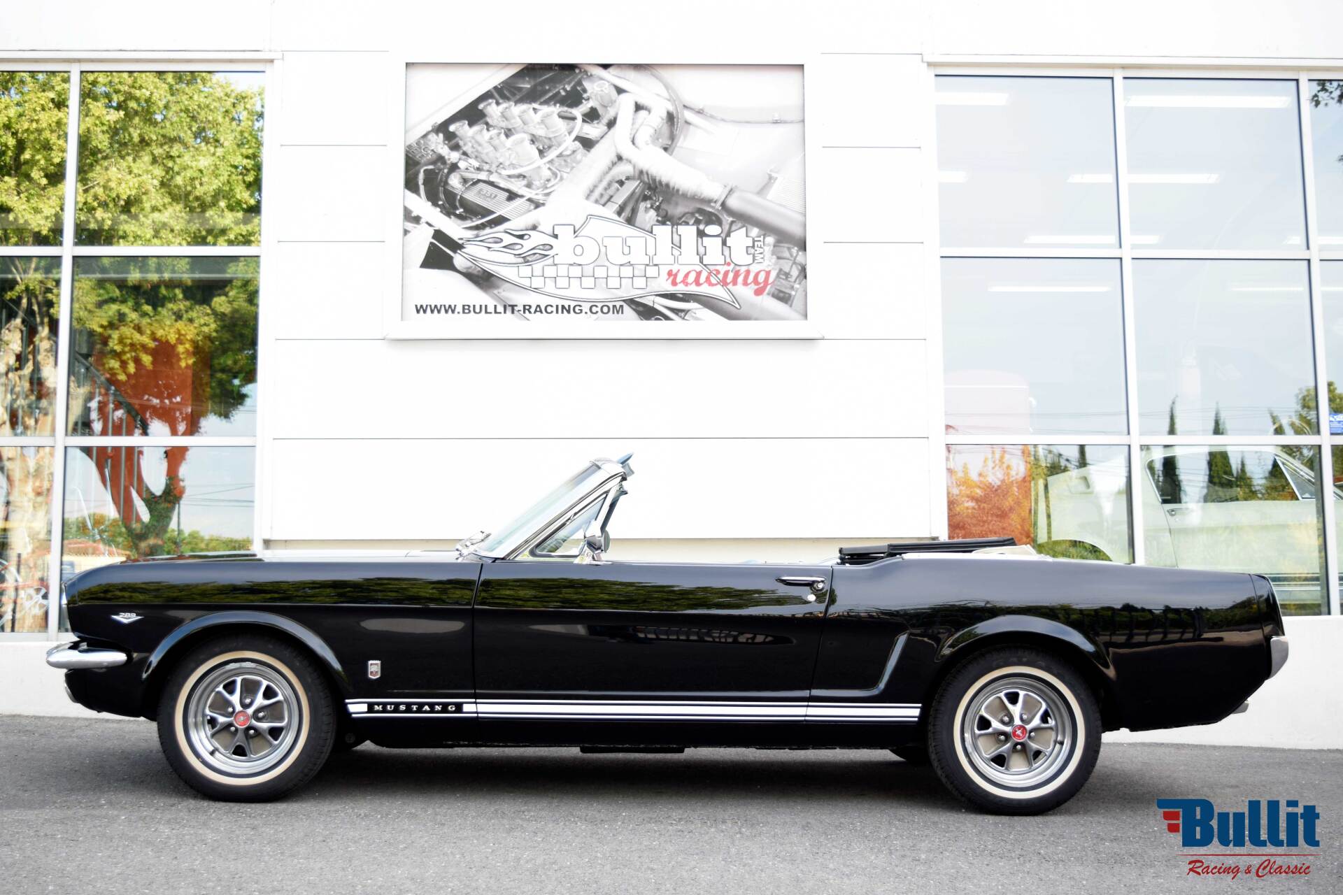 Ford Mustang cabriolet noire de 1965