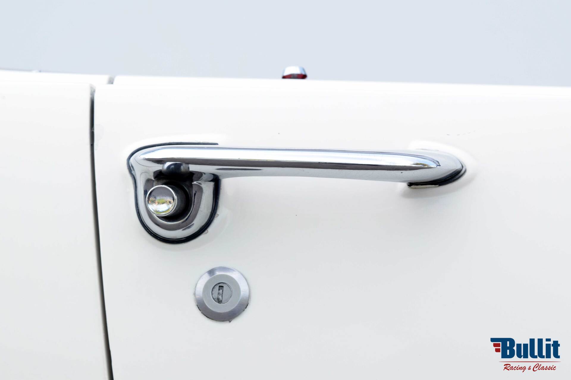 poignée de portière de Ford Mustang cabriolet de 1965 blanche intérieur rouge