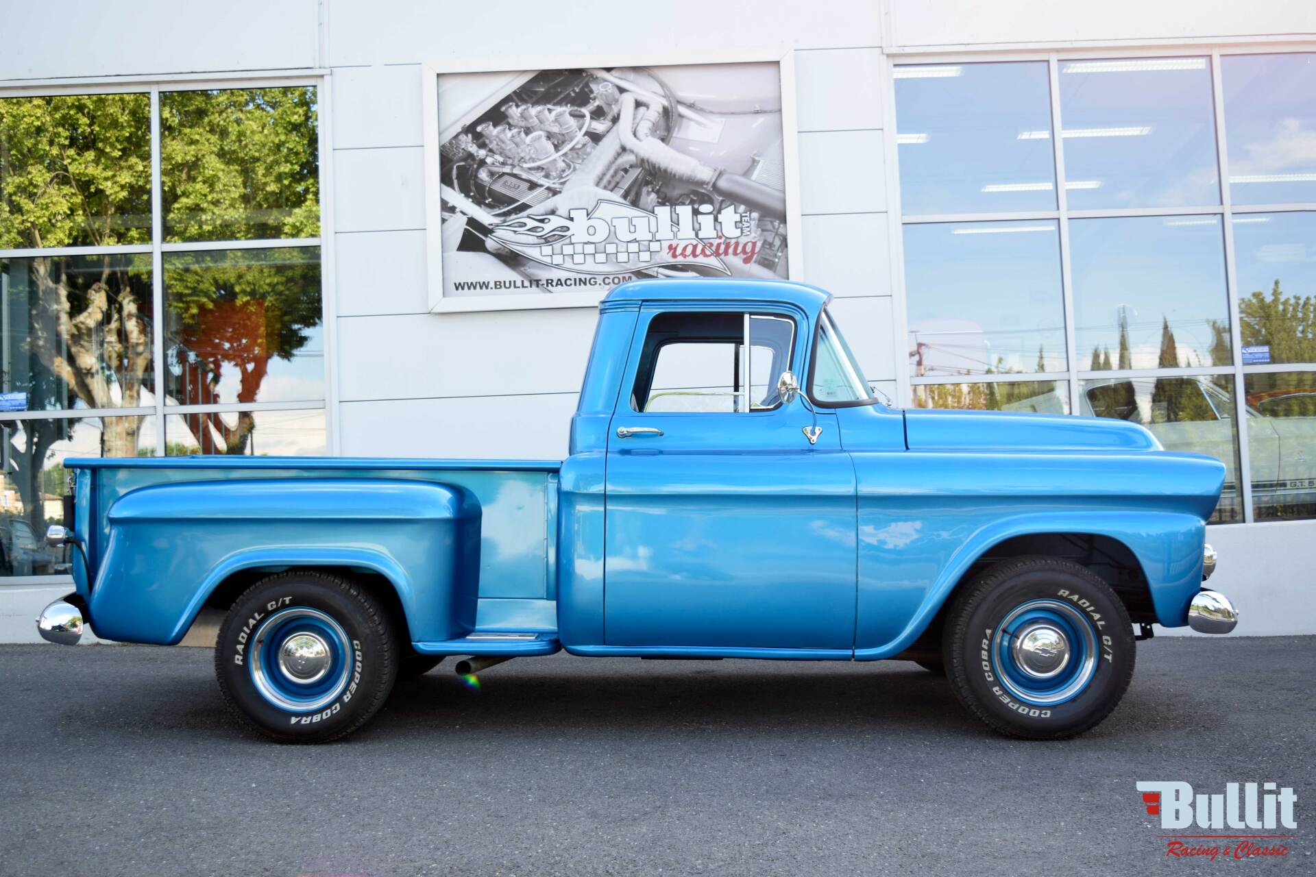Chevrolet Apache de 1959 vu de profil droit