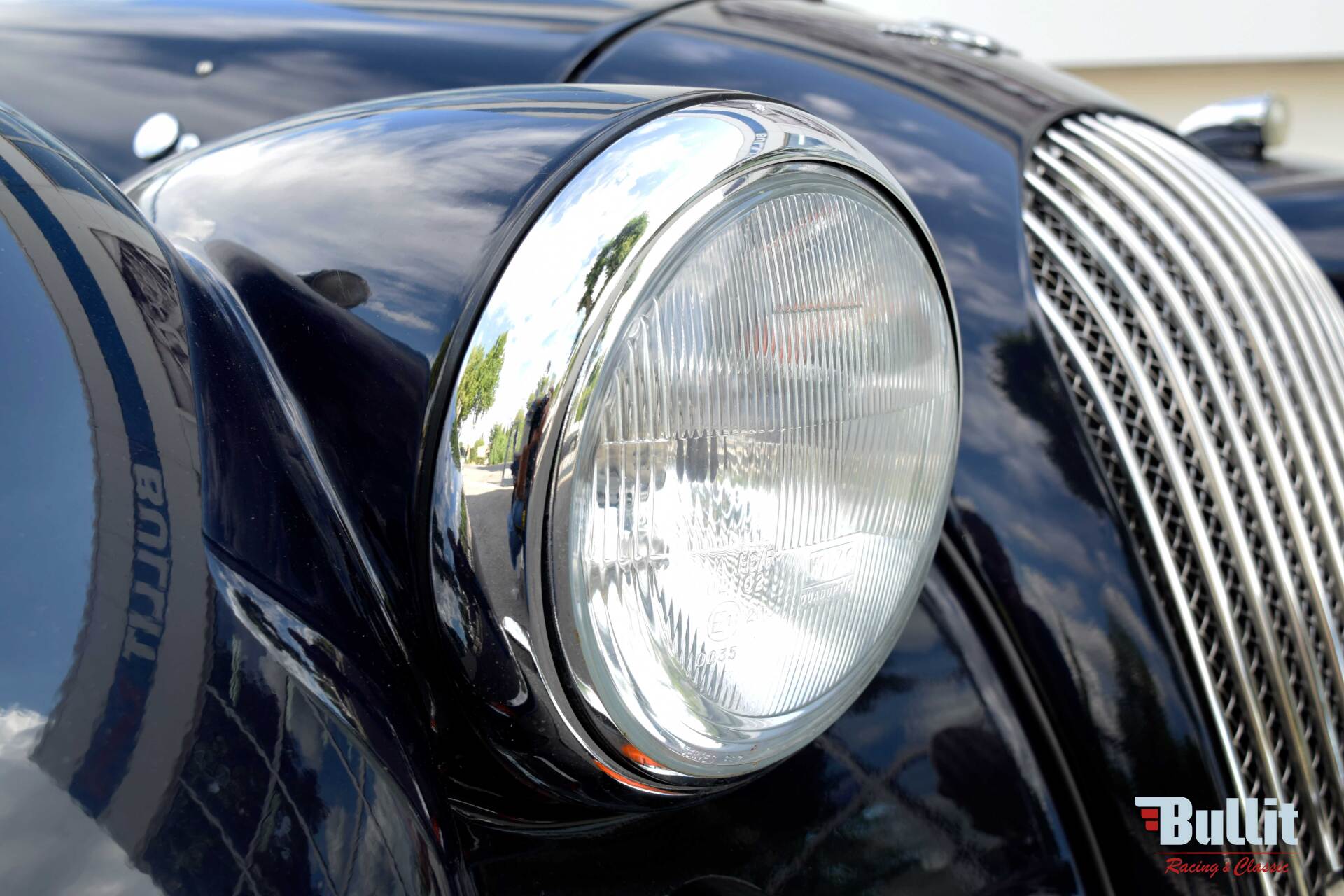 détail phare de Morgan 4/4 roadster V6 de 2006