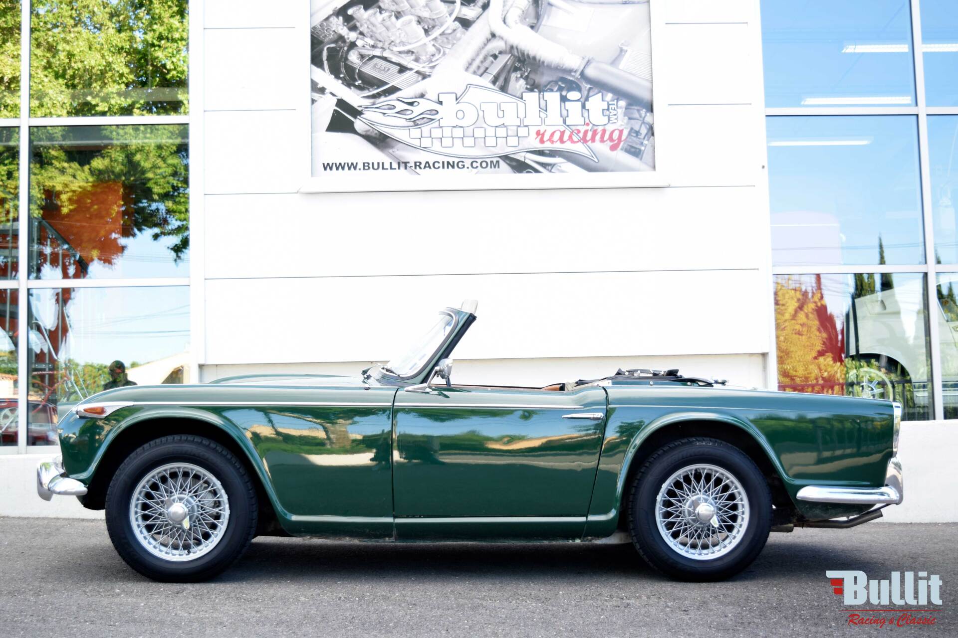 Triumph TR4 A irs de 1966 vert intérieur noir vue de profil gauche