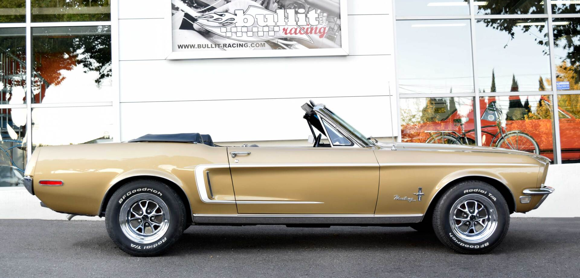 Ford Mustang cabriolet 289 de 1968 couleur champagne métallisé