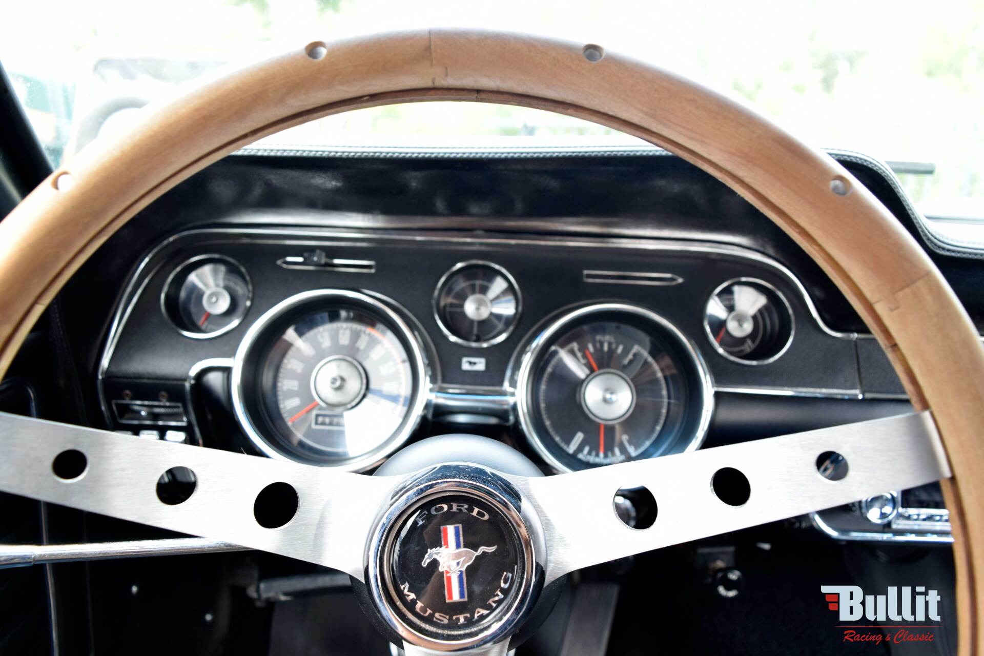 volant inox et bois de Mustang cabriolet de 1968