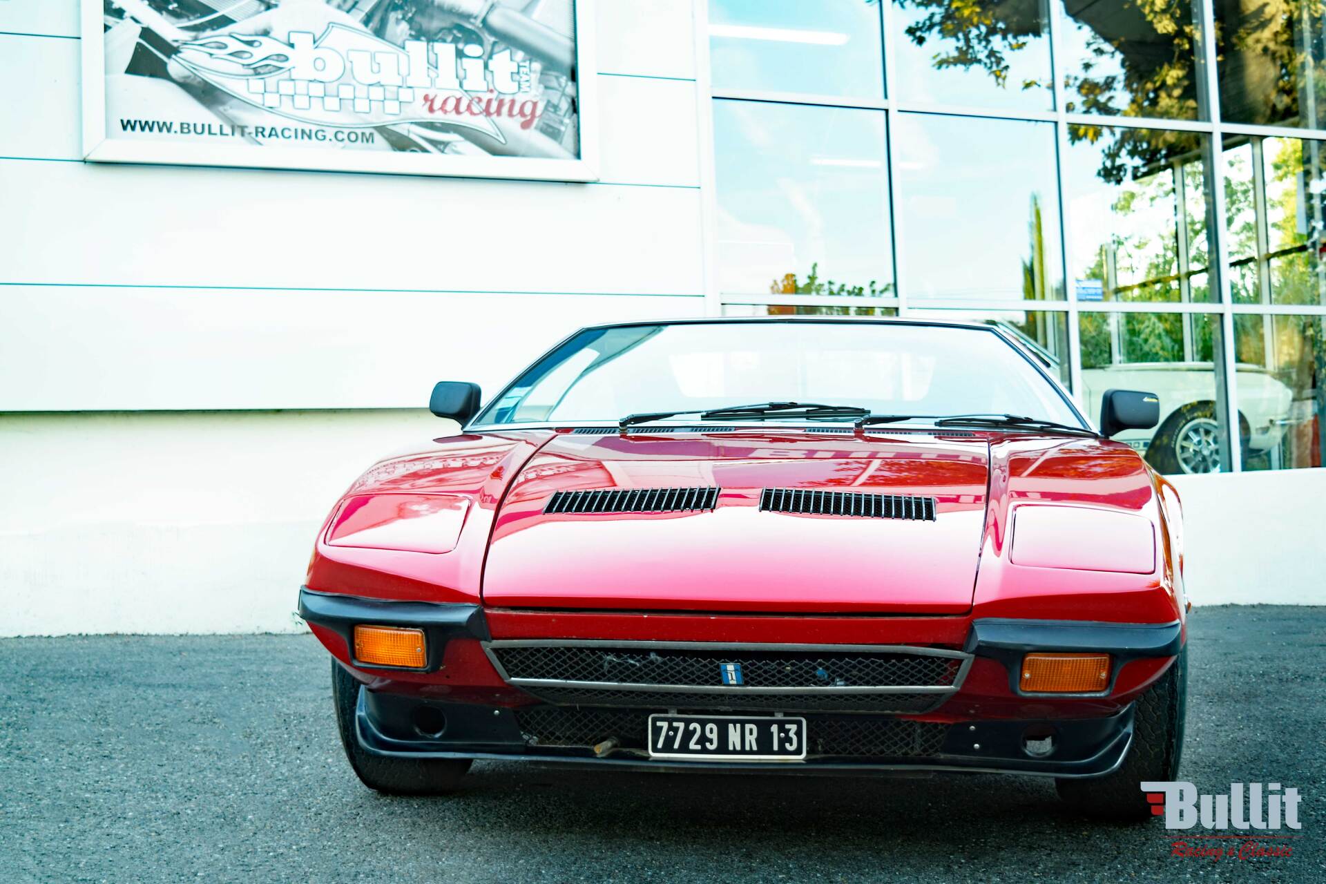 avant de DE TOMASO PANTERA GTS 1971 ROUGE