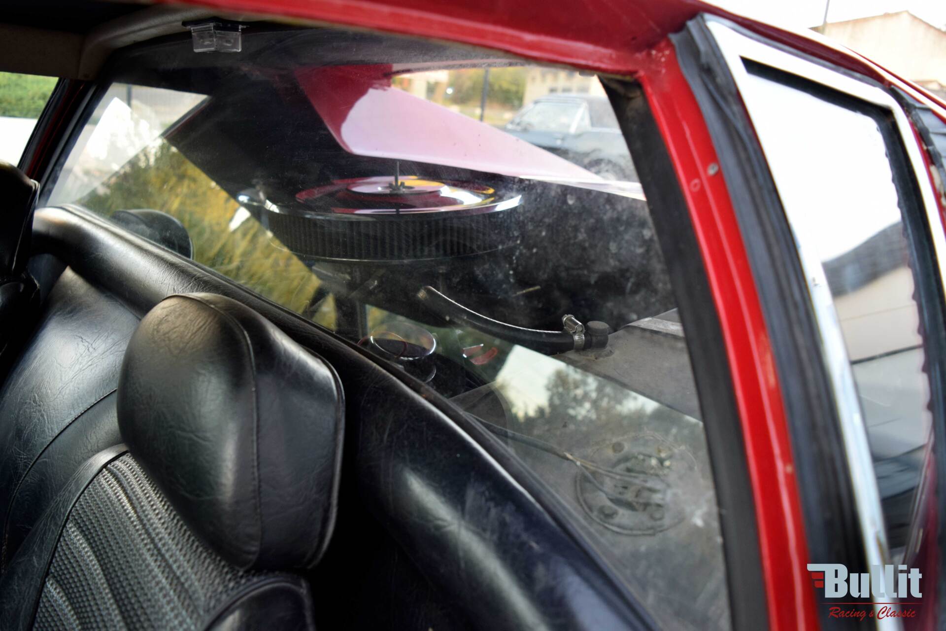 vue du moteur de DE TOMASO PANTERA GTS 1971 ROUGE