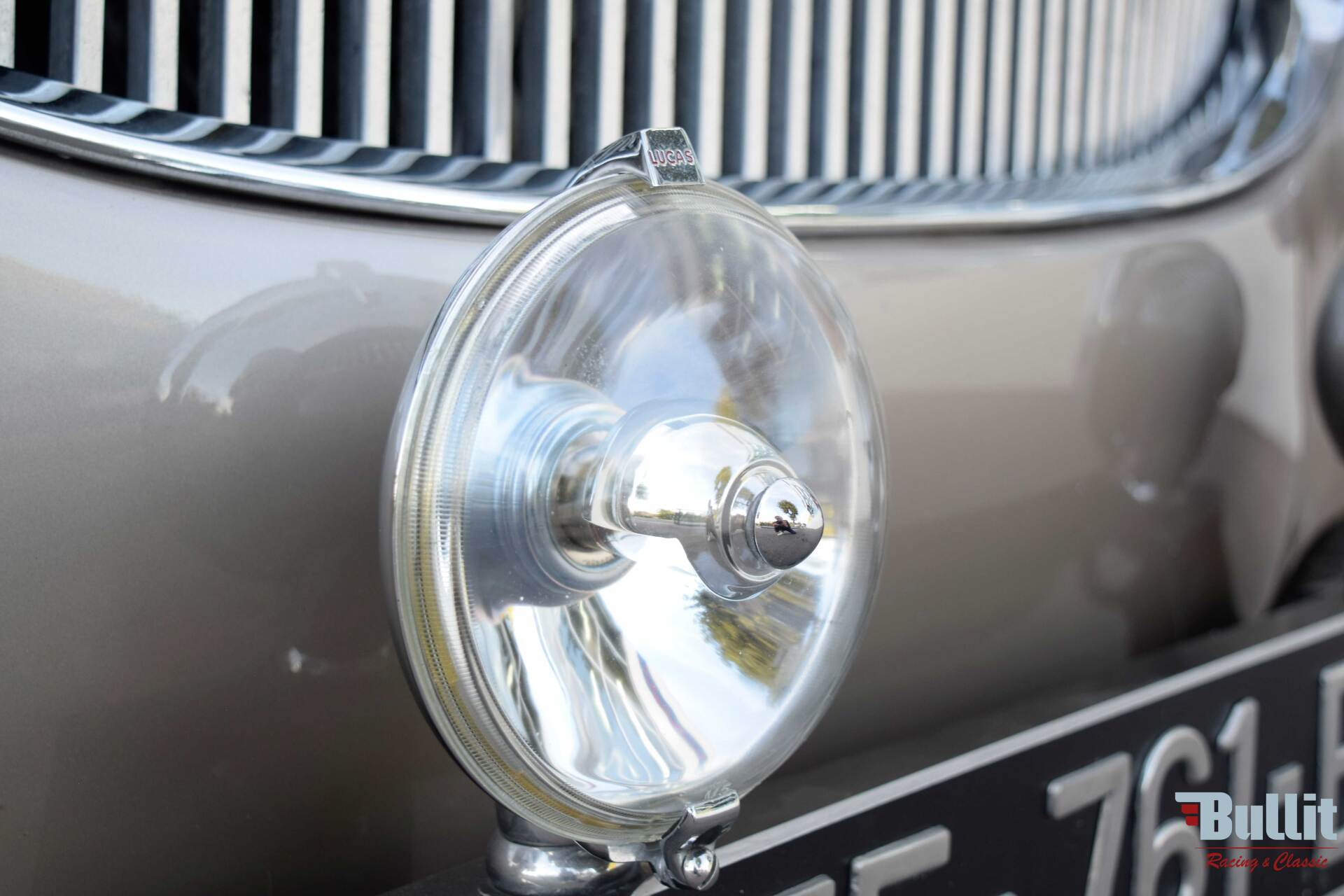 phare avant de Austin Healey BJ8 3000 MK3 phase 2 de 1967